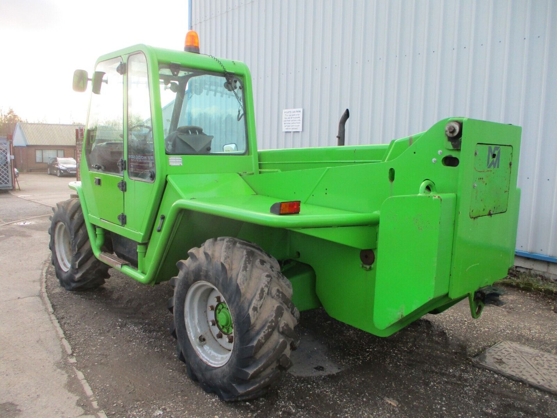 HEAVY LIFTING MASTERY: MERLO P60.10 TELEHANDLER, 6-TON LIFT POWER - Image 7 of 12