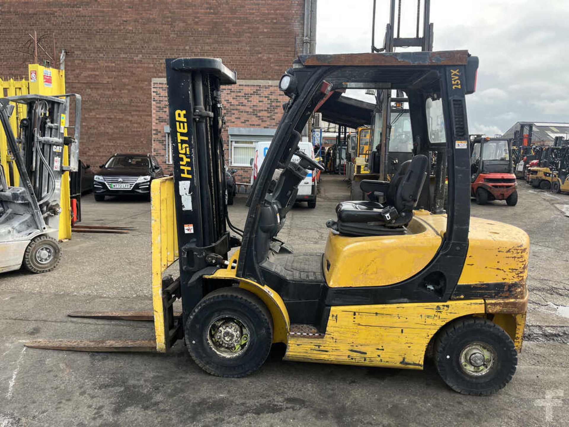 2011 DIESEL FORKLIFTS YALE GDP25VX