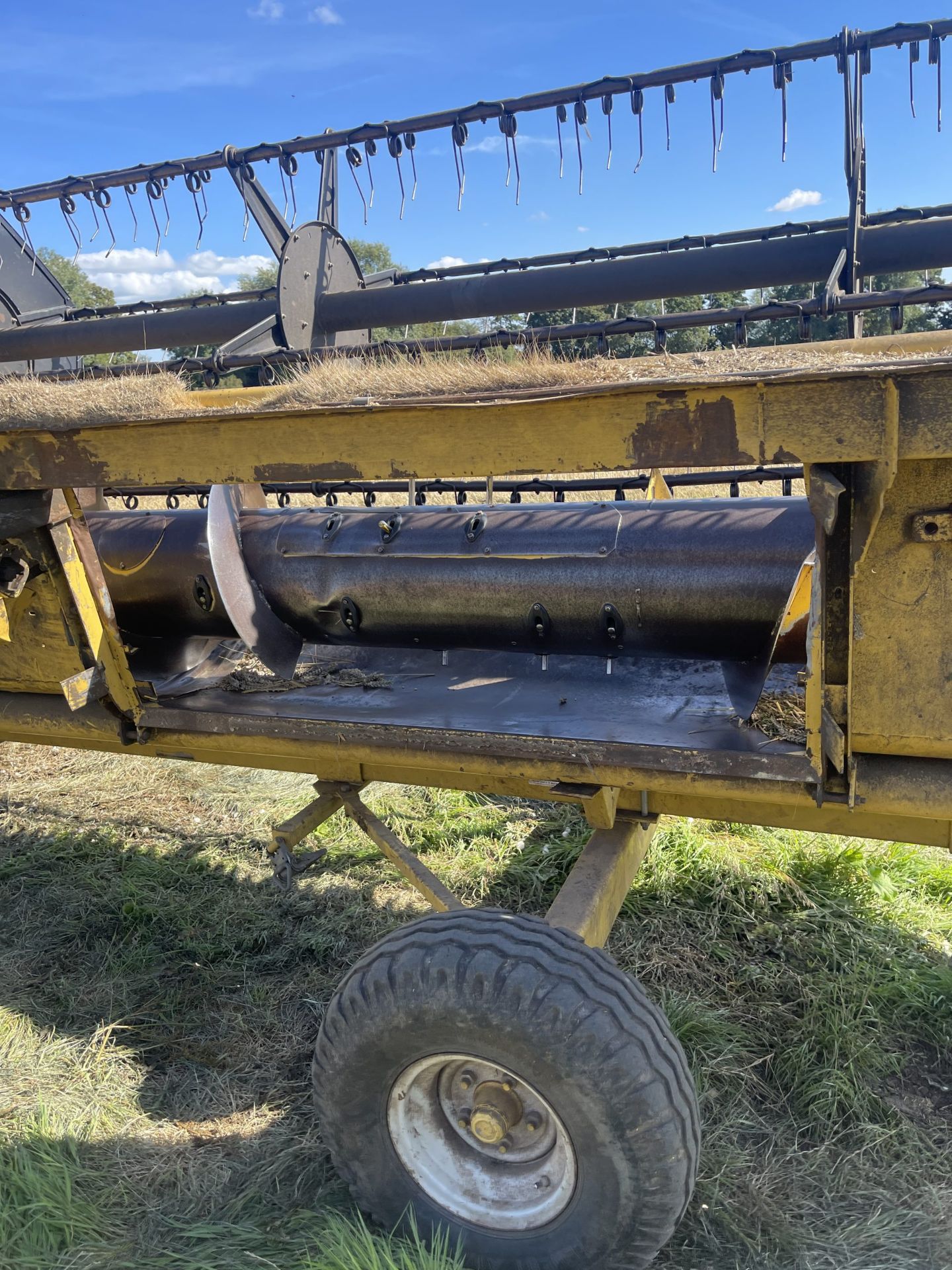 NEW HOLLAND TX32 COMBINE - Image 7 of 19