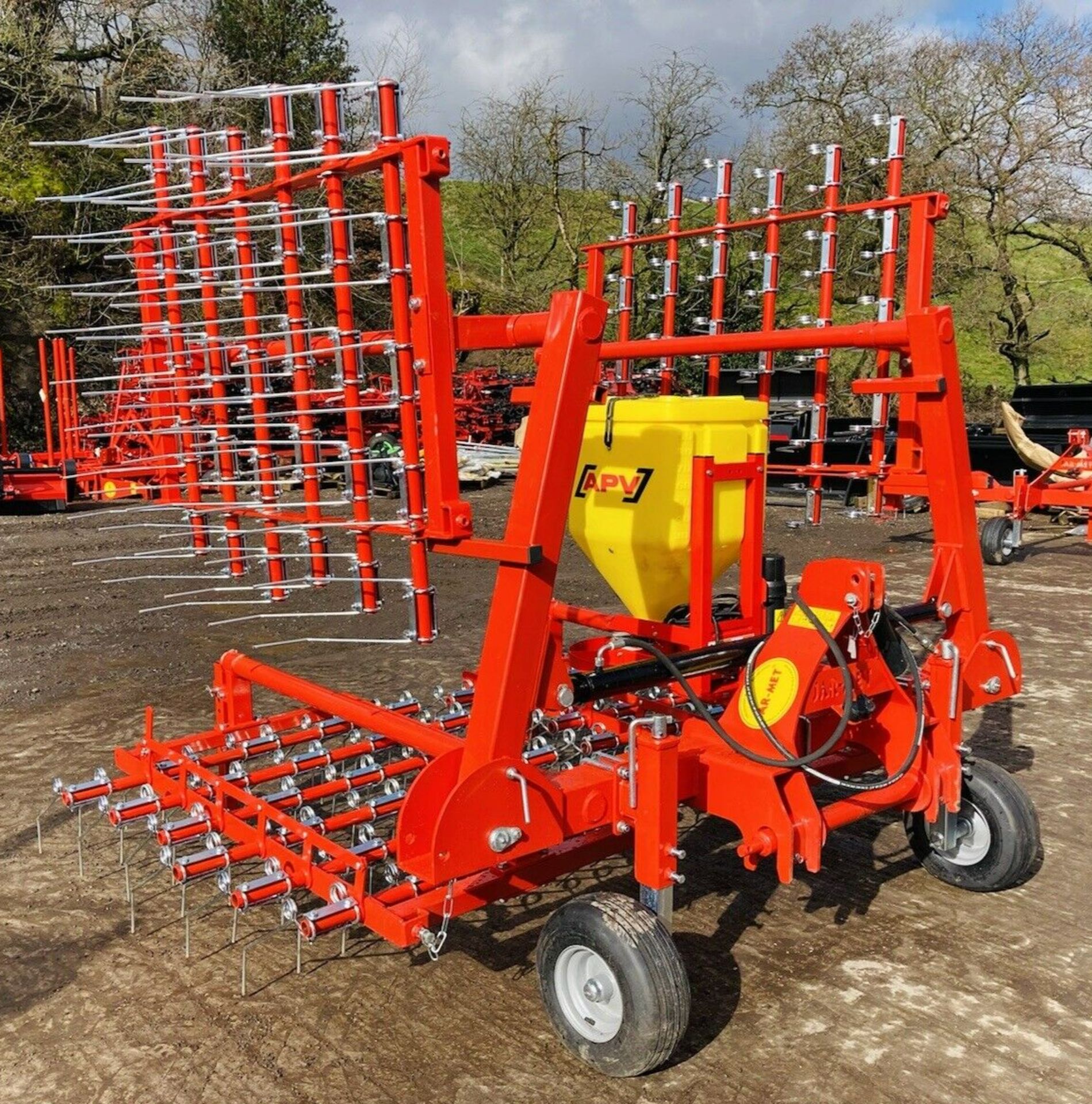 5M 2023 HYDRAULIC FOLDING TINE HARROWS IN STOCK 6M..