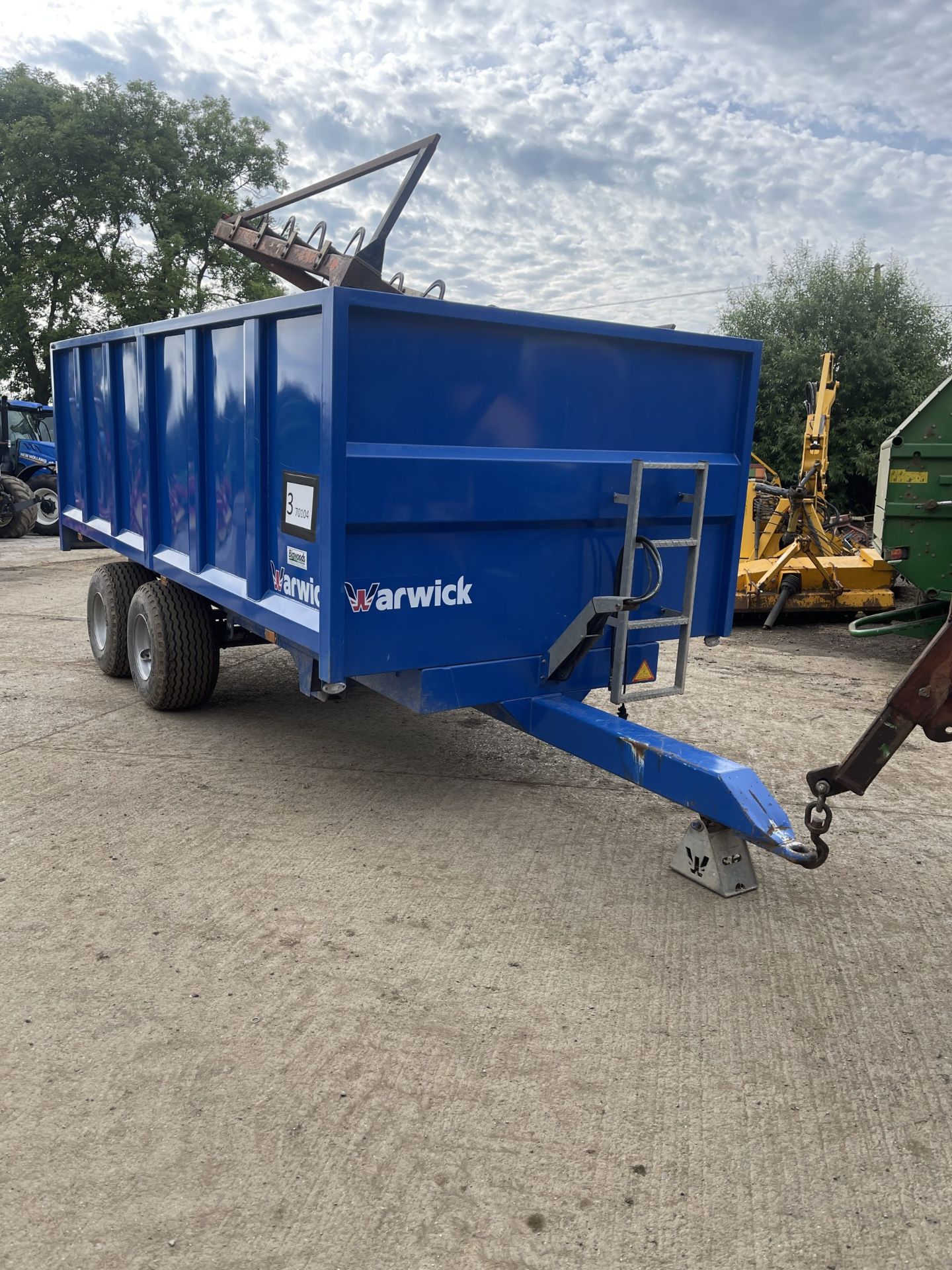 2017 WARWICK 10TON GRAIN TRAILER.