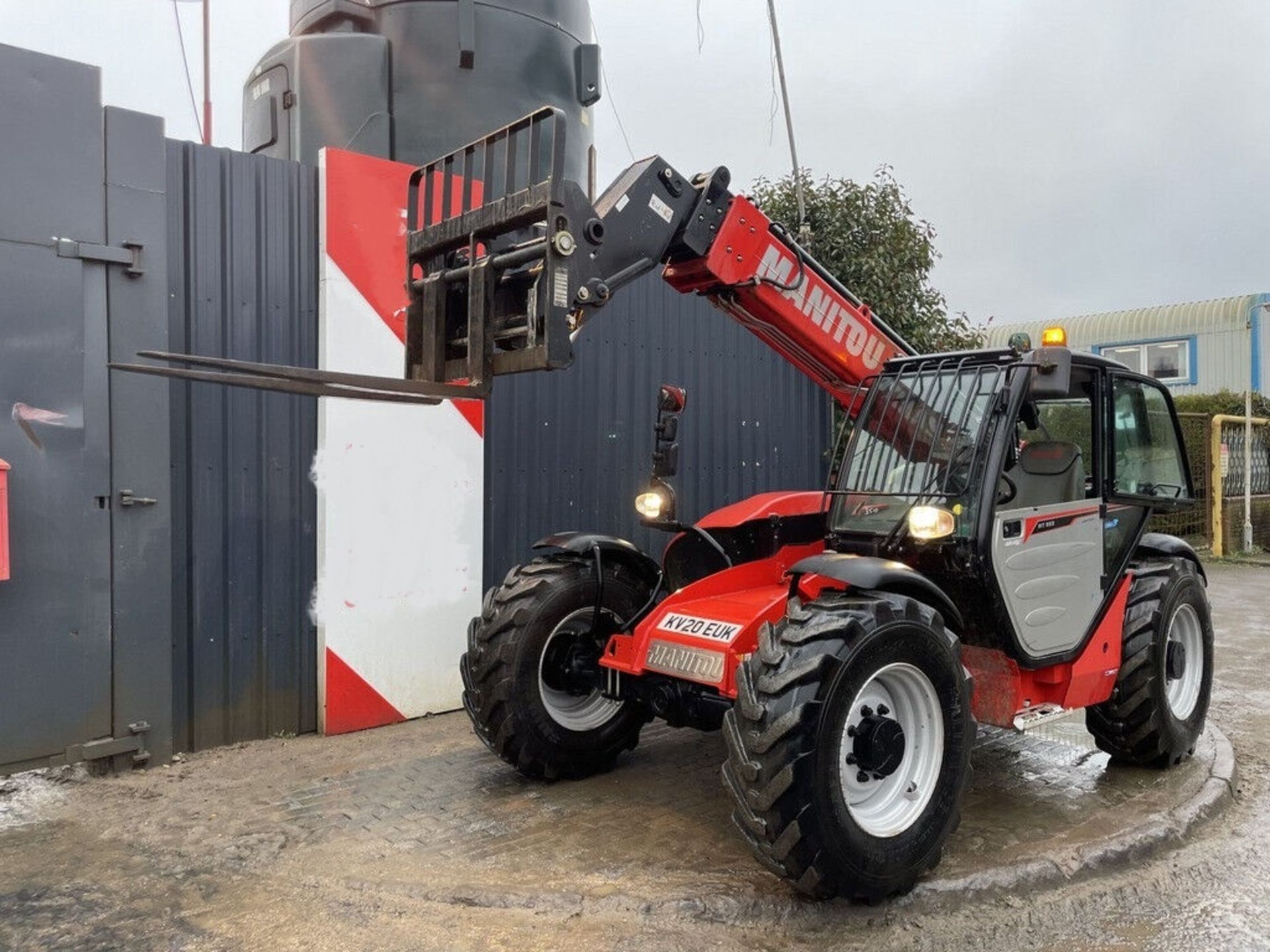 POWERFUL PRECISION: 2020 MANITOU MT 933 EASY TELEHANDLER, 4X4X4, 3300KG PAYLOAD - Image 11 of 11