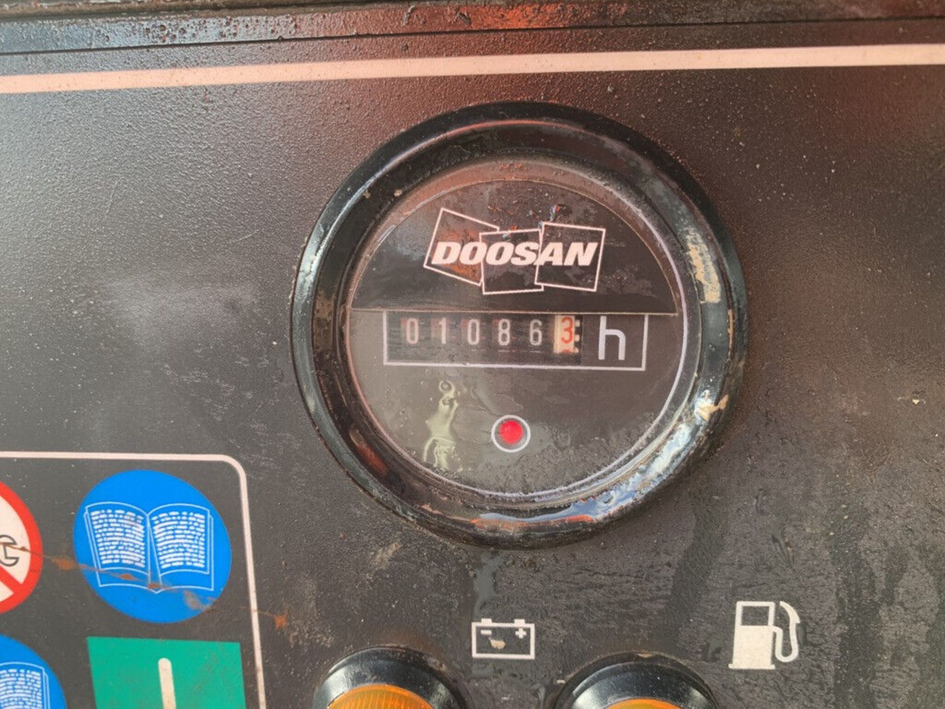 YANMAR BRILLIANCE: 2015 DOOSAN 7/41 COMPRESSOR - 35.0 KW MIGHT - Image 3 of 11