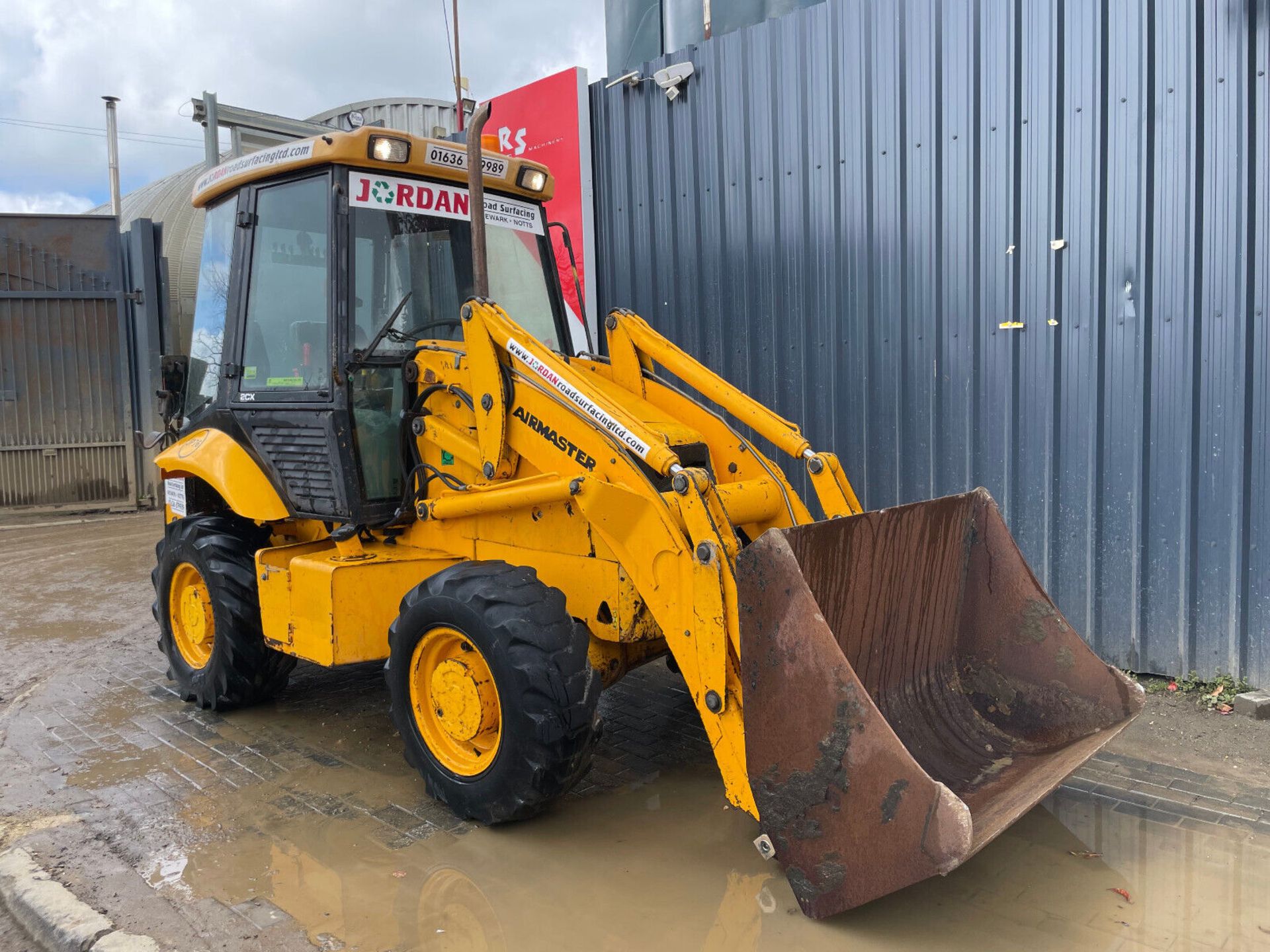 2002 JCB 2CX AIRMASTER: 4X4 LOADER WITH MANUAL GEARBOX POWER - Image 9 of 12