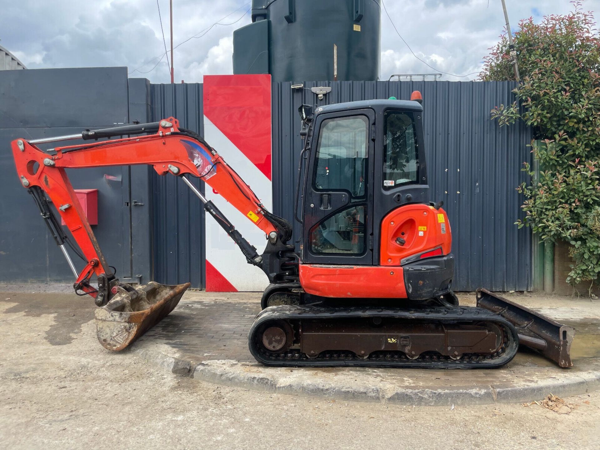 2015 KUBOTA U48-4: 3450 HOURS OF MINI EXCAVATOR EXCELLENCE - Image 3 of 12