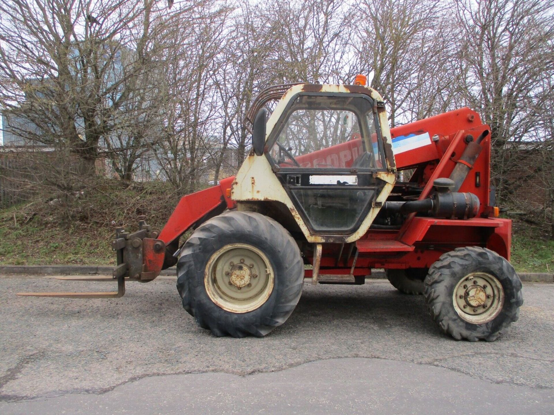 MANITOU 425: POWER PACKED 2.5 TON TURBO DIESEL TELEHANDLER