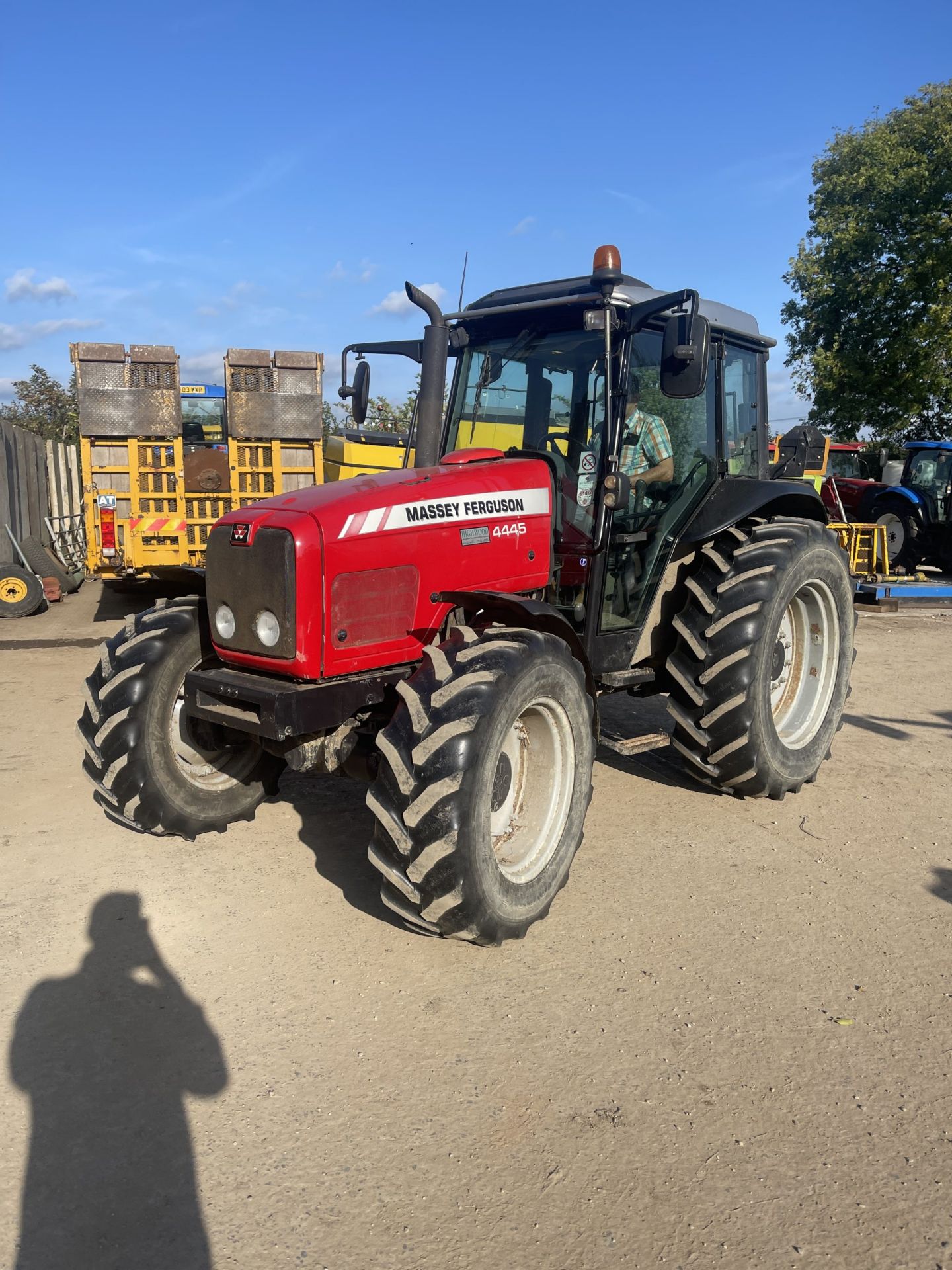 MASSEY FERGUSON 4445 TRACTOR - Image 2 of 11