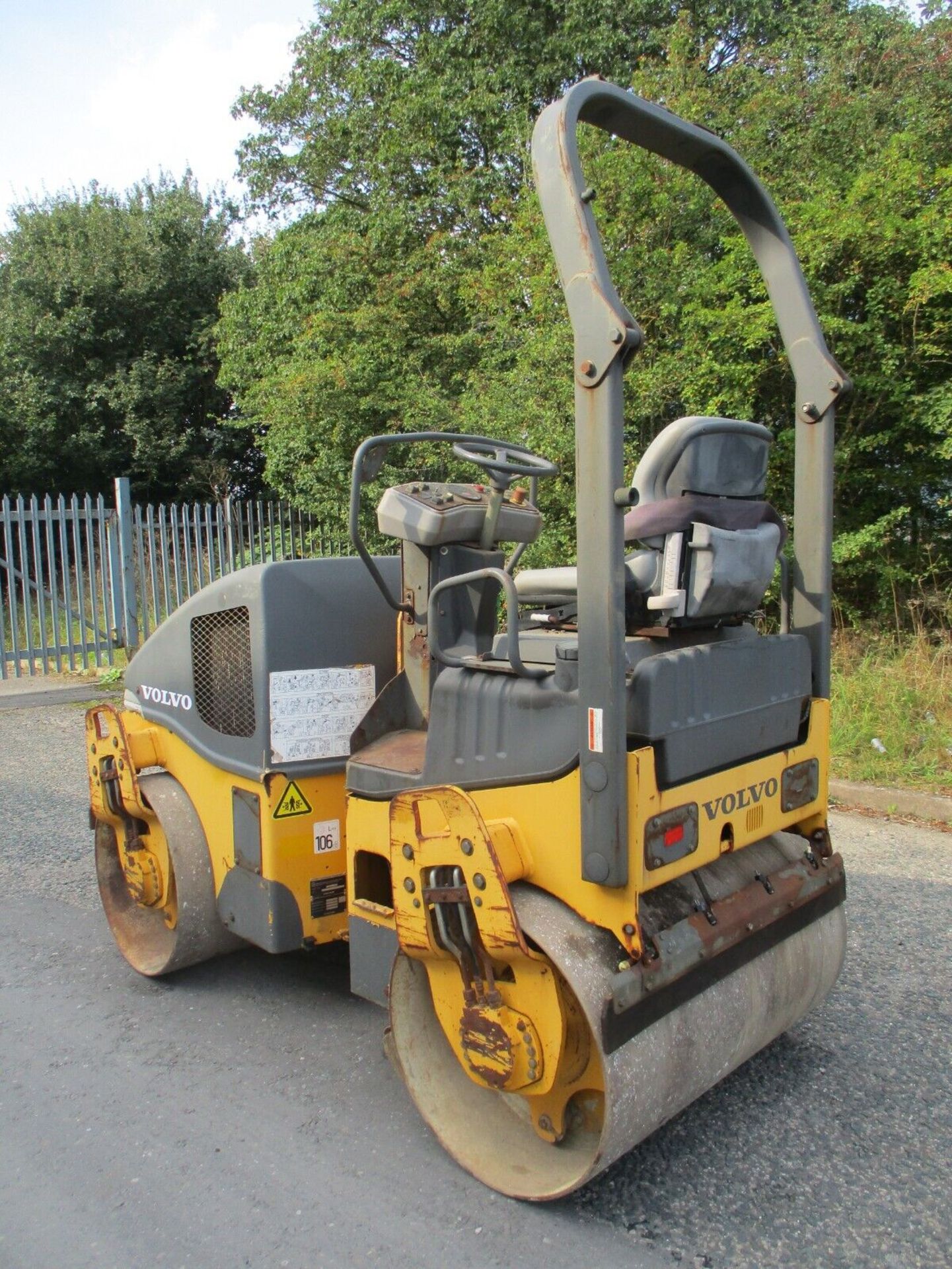 2011 VOLVO DD24 ROLLER 1200MM WIDE - Image 9 of 11