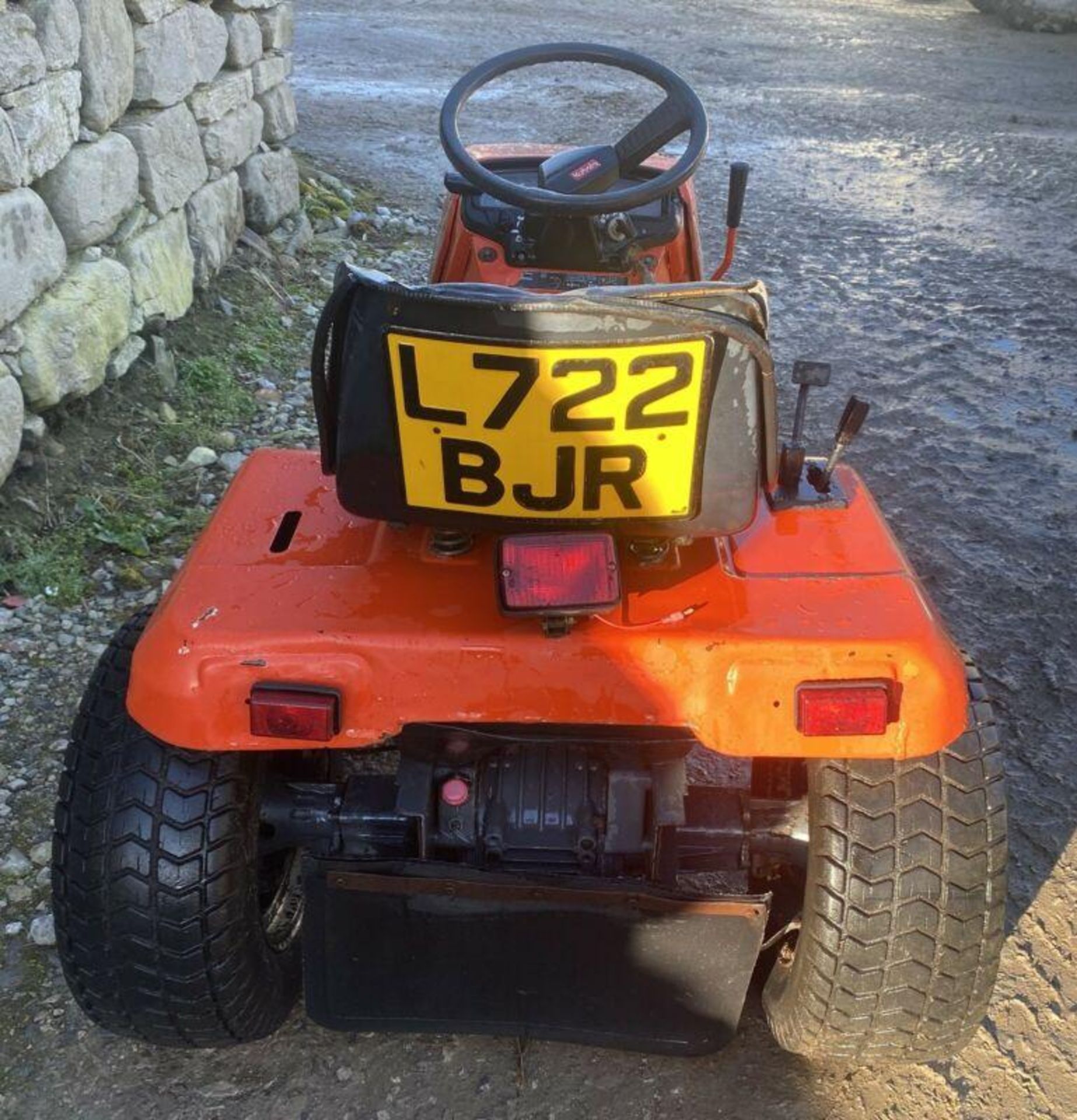 KUBOTA G1900: DIESEL POWER FOR PRECISION GRASS CUTTING - Image 5 of 7