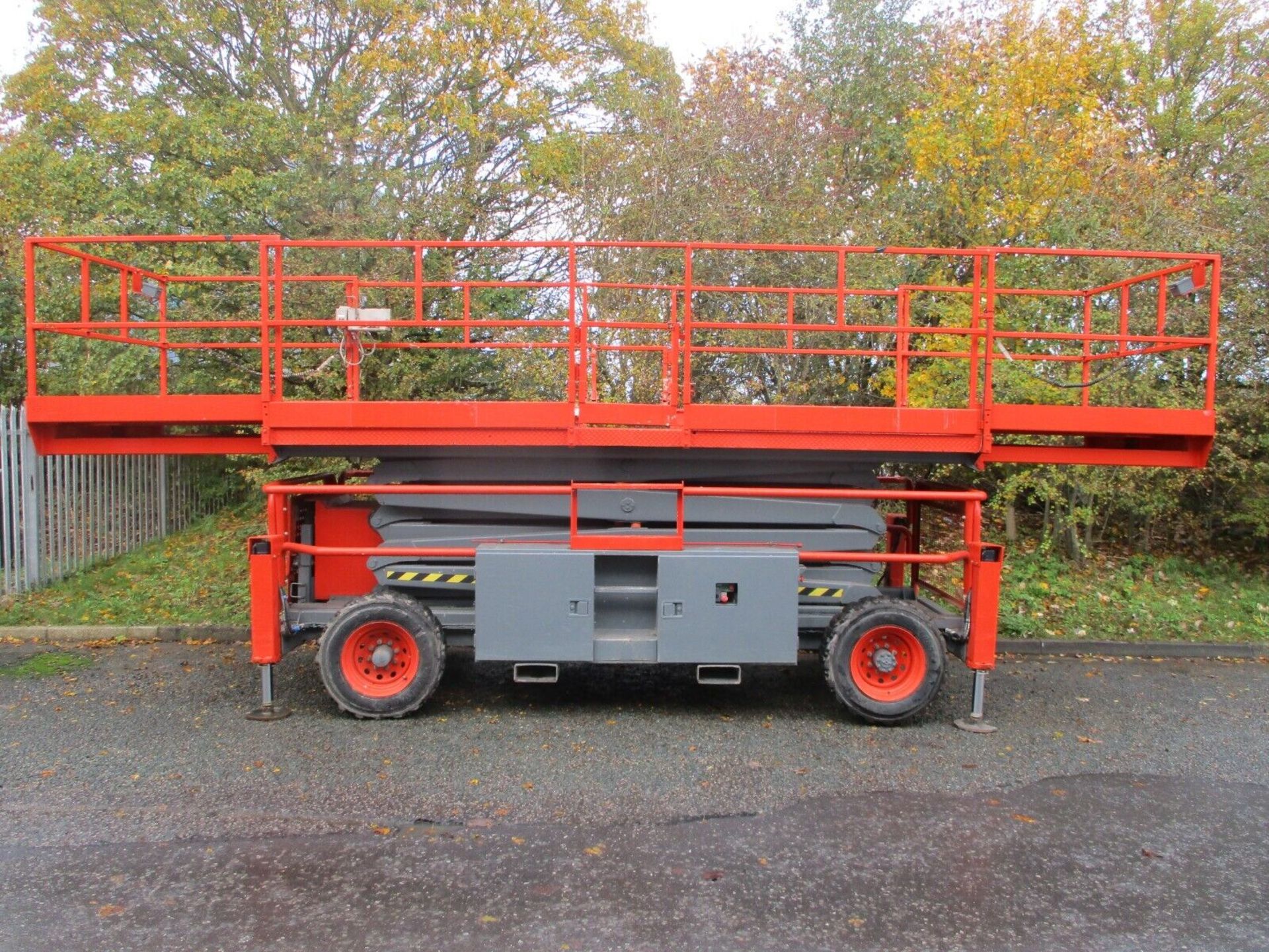 2015 SKYJACK SJ9241 SCISSOR LIFT - Image 10 of 14