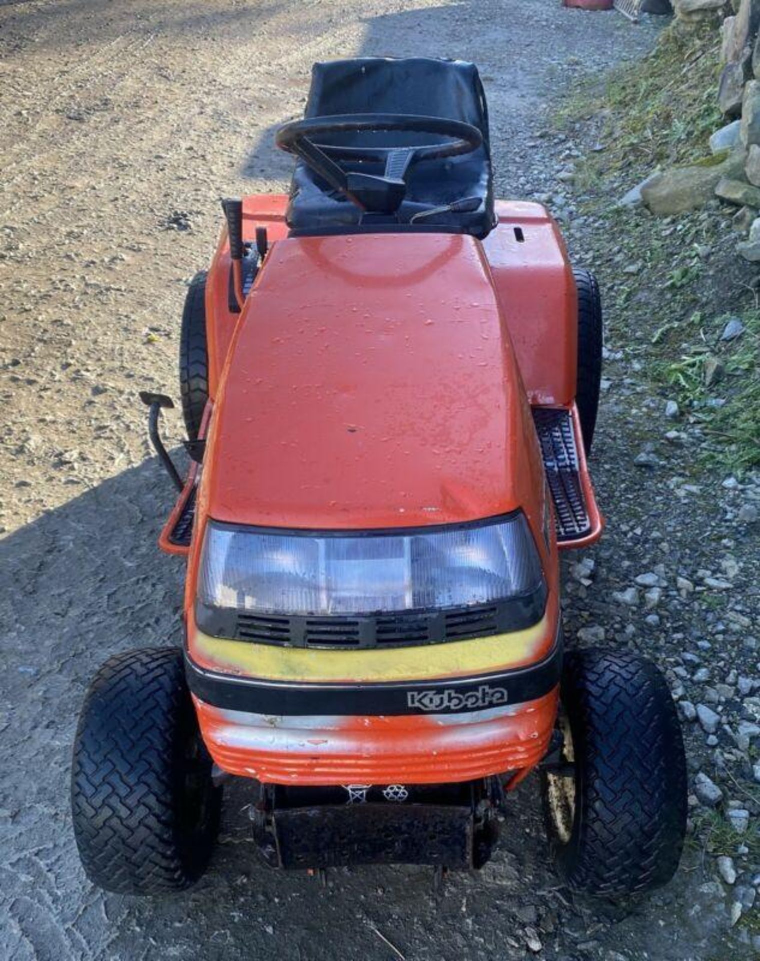 KUBOTA G1900: DIESEL POWER FOR PRECISION GRASS CUTTING - Image 4 of 7