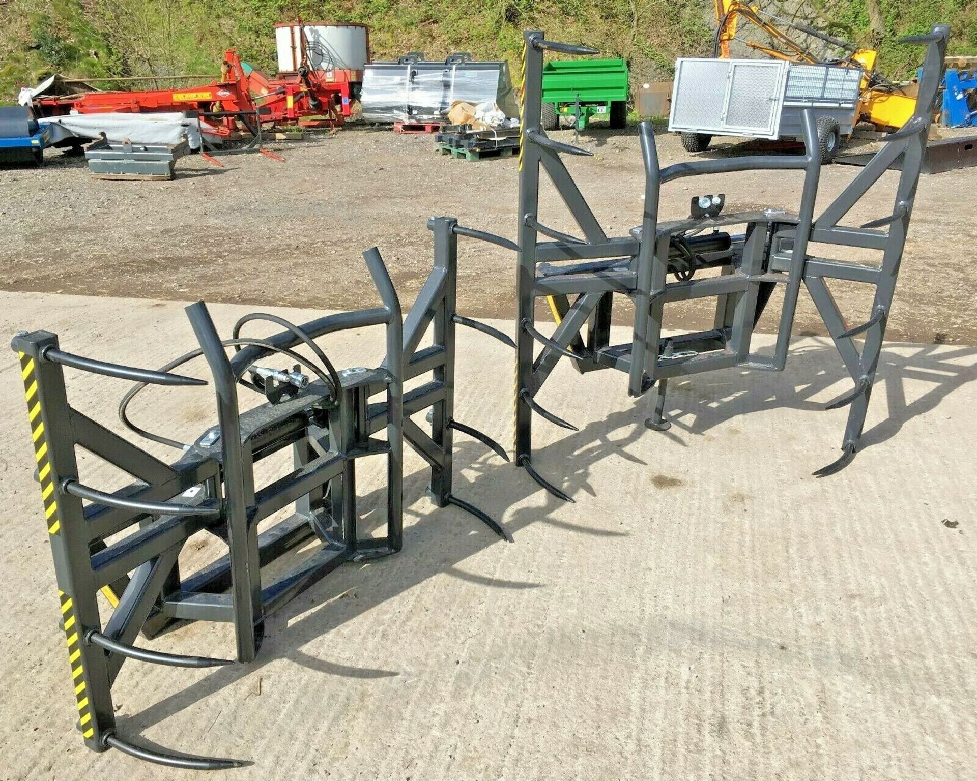 VERTICAL BALE HANDLER: DUAL BALE EASE 12 TINE ( 1600MM TALL C/W JCB BRACKETS ) - Image 4 of 5