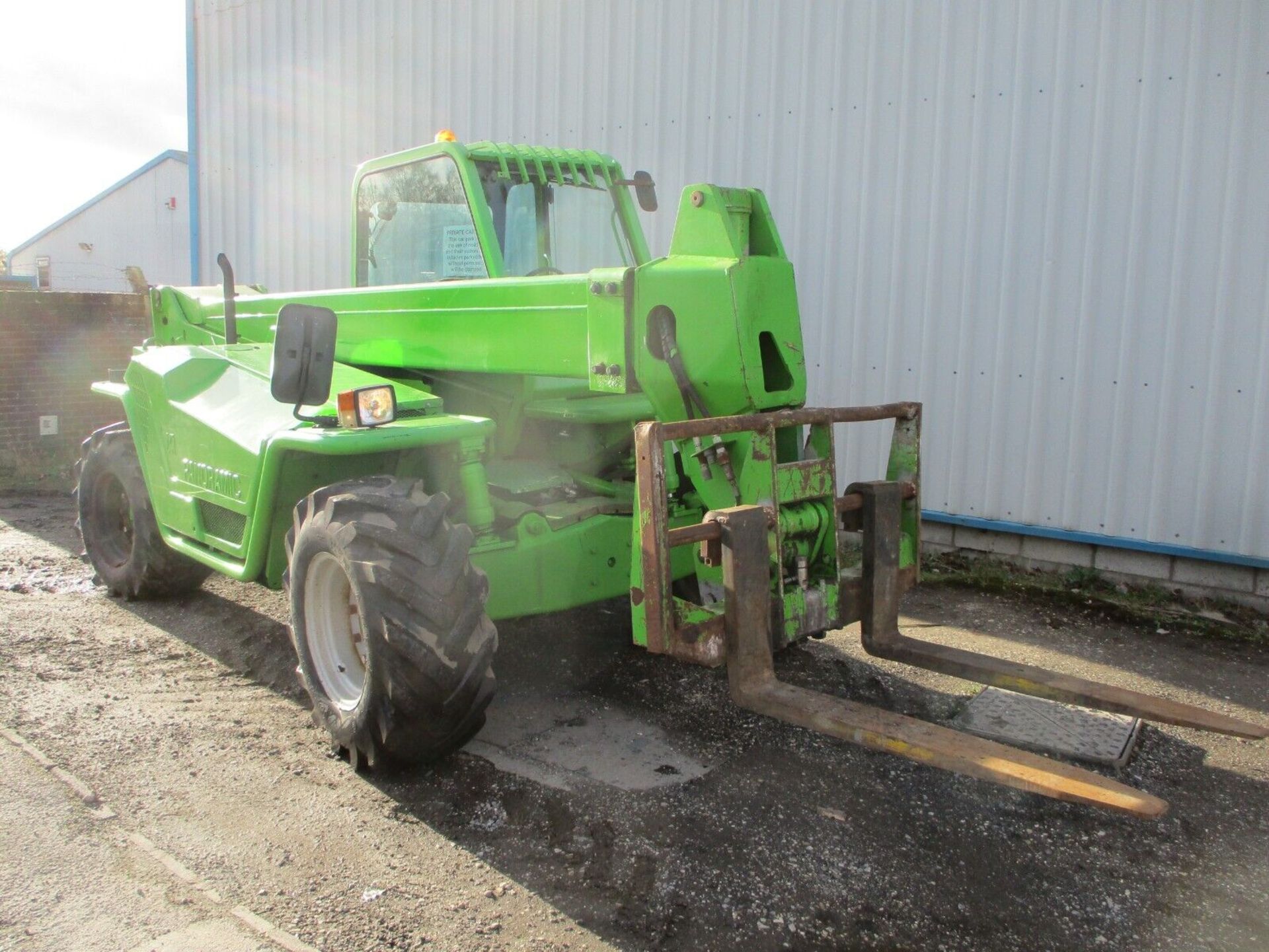 HEAVY LIFTING MASTERY: MERLO P60.10 TELEHANDLER, 6-TON LIFT POWER - Image 6 of 12