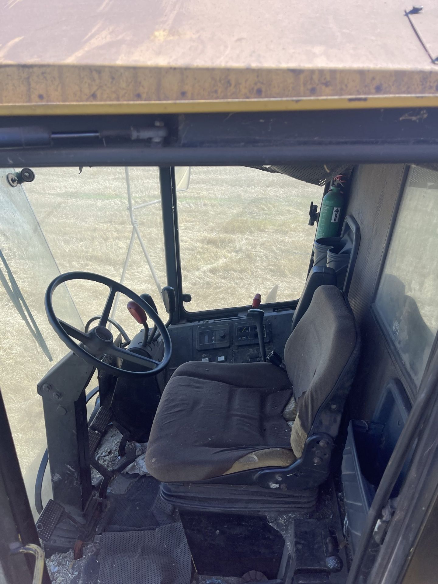 NEW HOLLAND TX32 COMBINE - Image 9 of 19