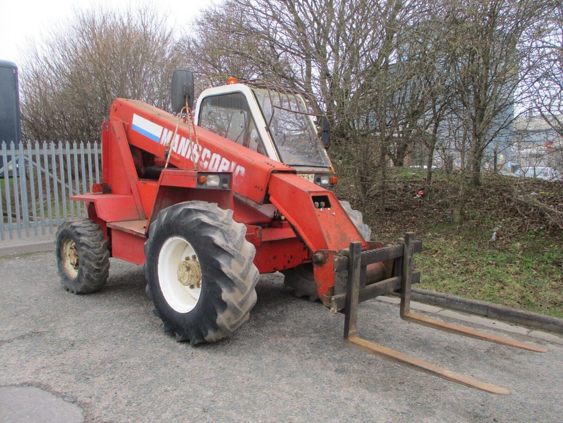 MANITOU 425: POWER PACKED 2.5 TON TURBO DIESEL TELEHANDLER - Image 10 of 15