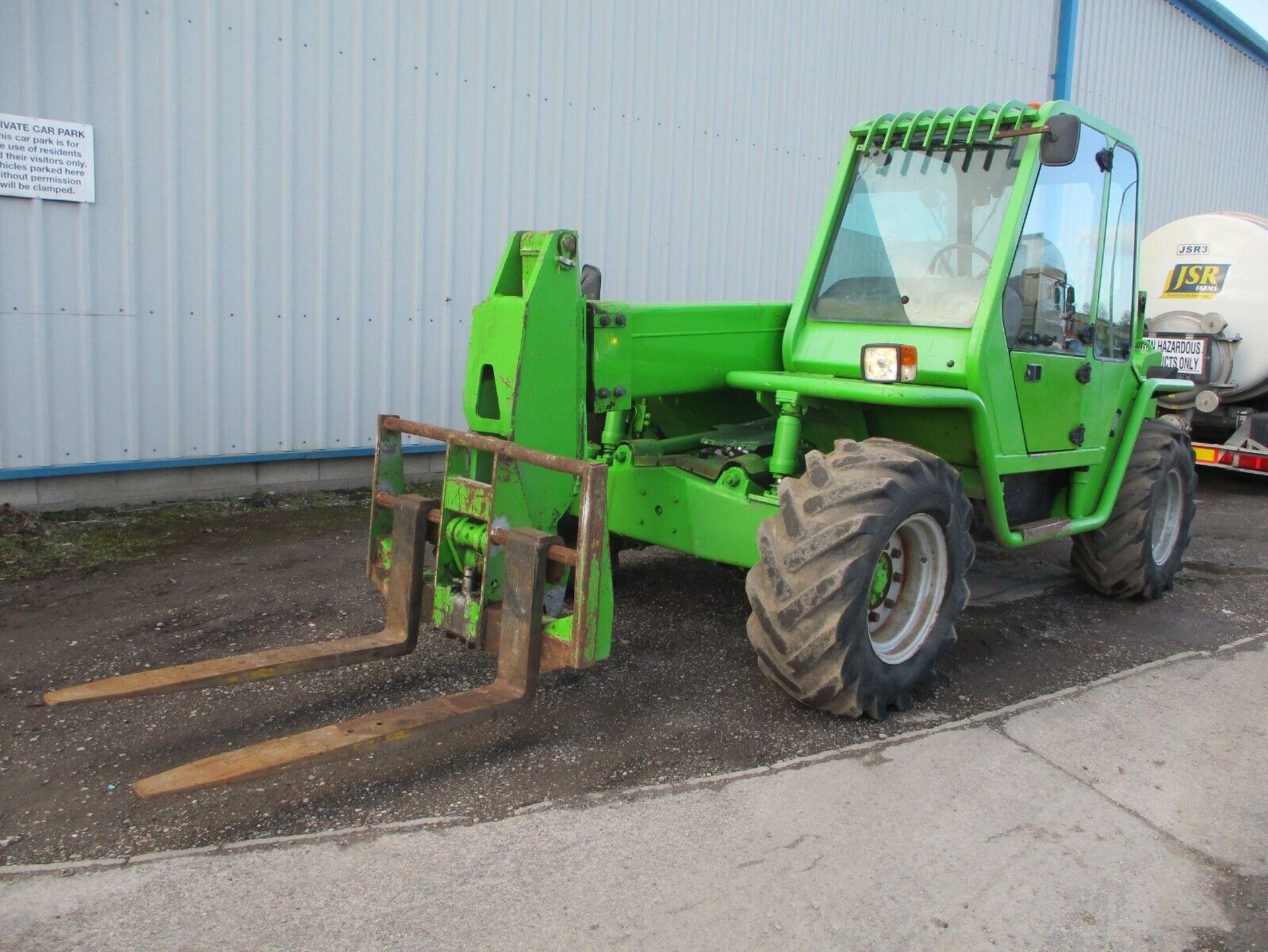 HEAVY LIFTING MASTERY: MERLO P60.10 TELEHANDLER, 6-TON LIFT POWER - Image 10 of 12