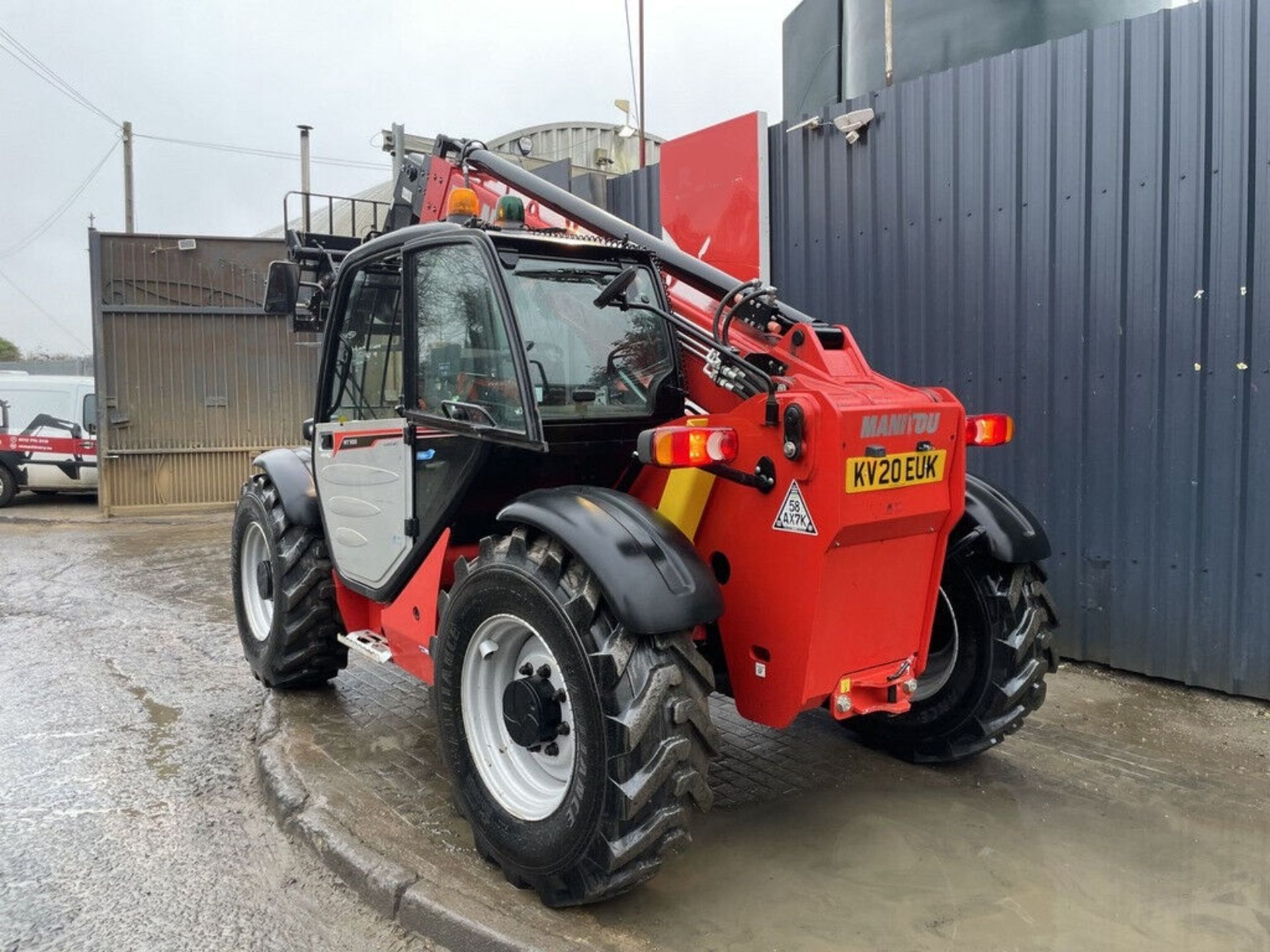 POWERFUL PRECISION: 2020 MANITOU MT 933 EASY TELEHANDLER, 4X4X4, 3300KG PAYLOAD - Image 10 of 11