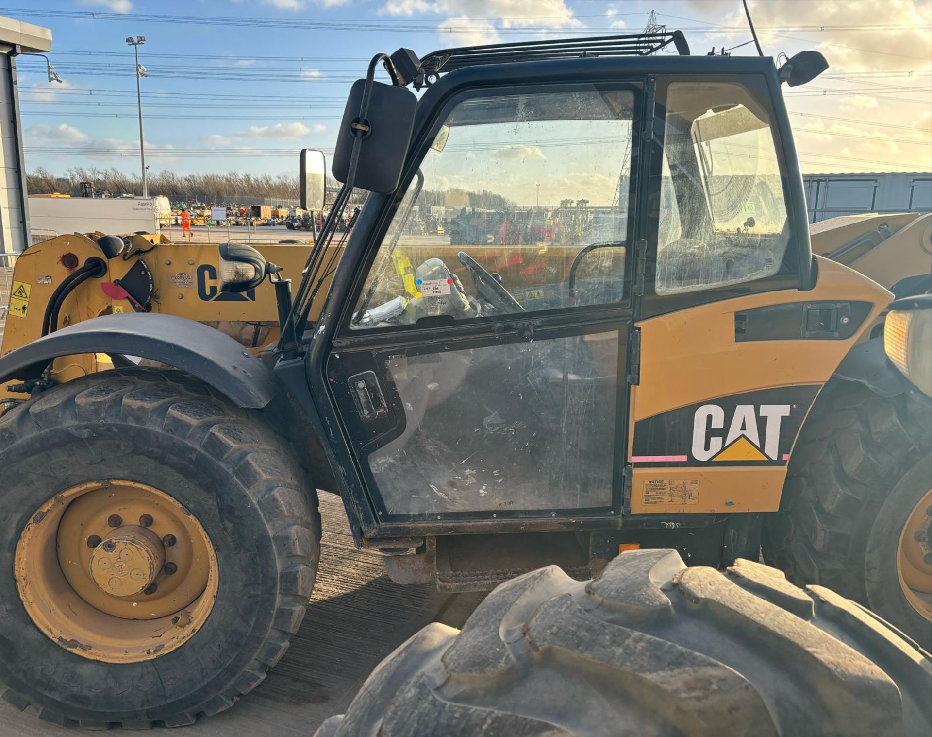 CAT TH330B TURBO POWERSHIFT TELEHANDLER, JOYSTICK CONTROLS, QH, PUH, WLI - Image 3 of 4