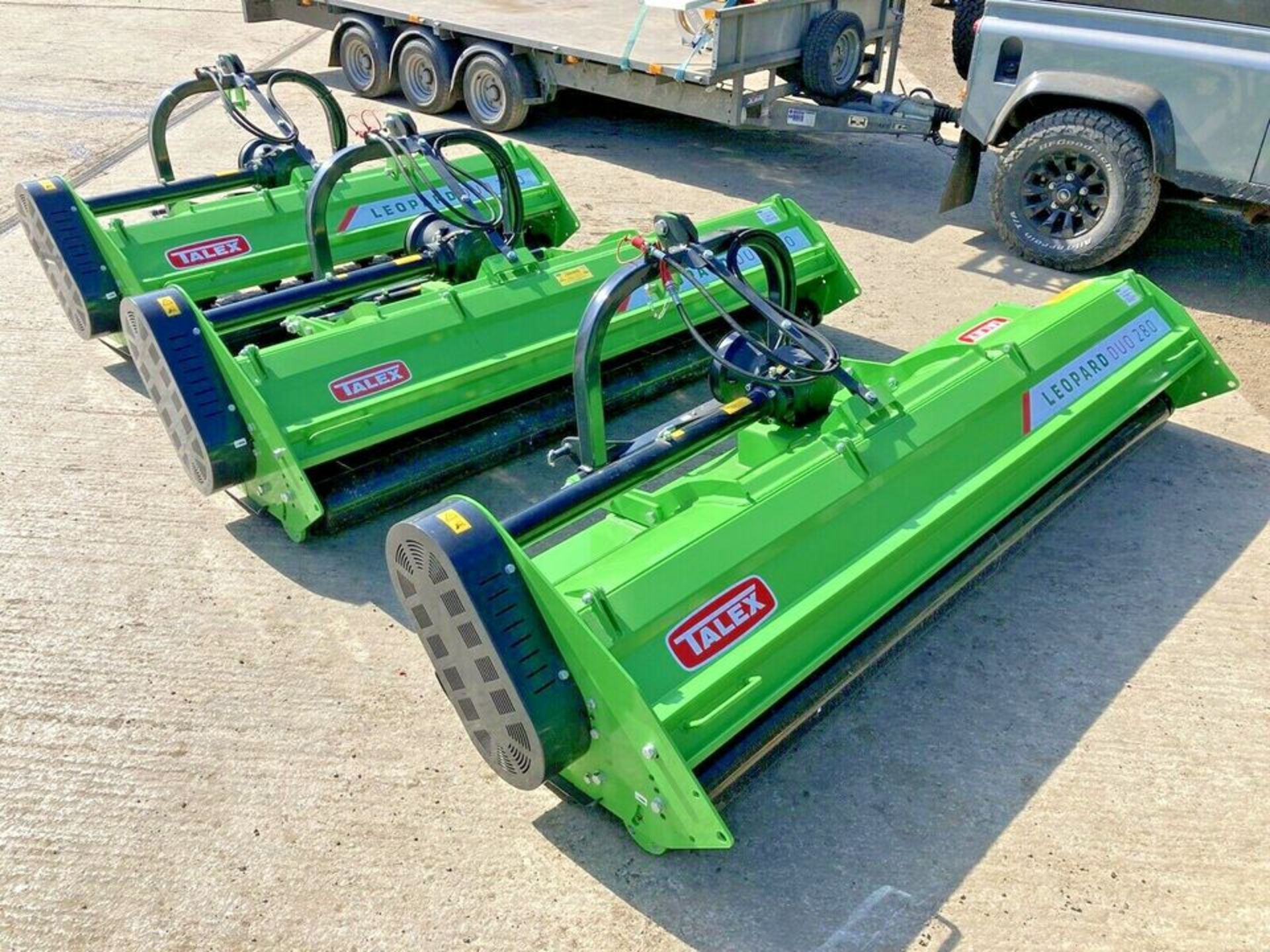 FIT FOR PURPOSE: HYDRAULIC OFFSET MOWERS - DESIGNED FOR VERSATILITY 2.8M ( 9FT ) - Image 3 of 6