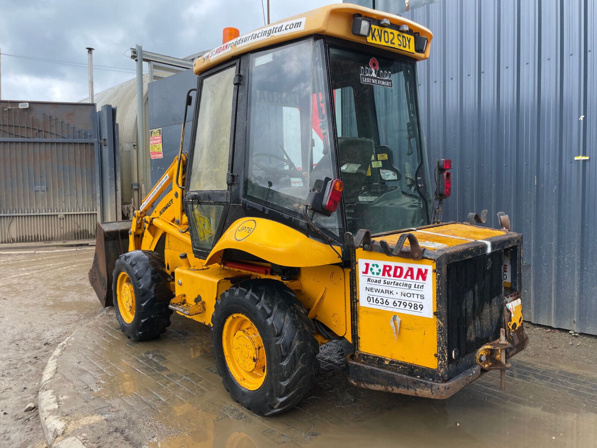 2002 JCB 2CX AIRMASTER: 4X4 LOADER WITH MANUAL GEARBOX POWER - Image 2 of 12