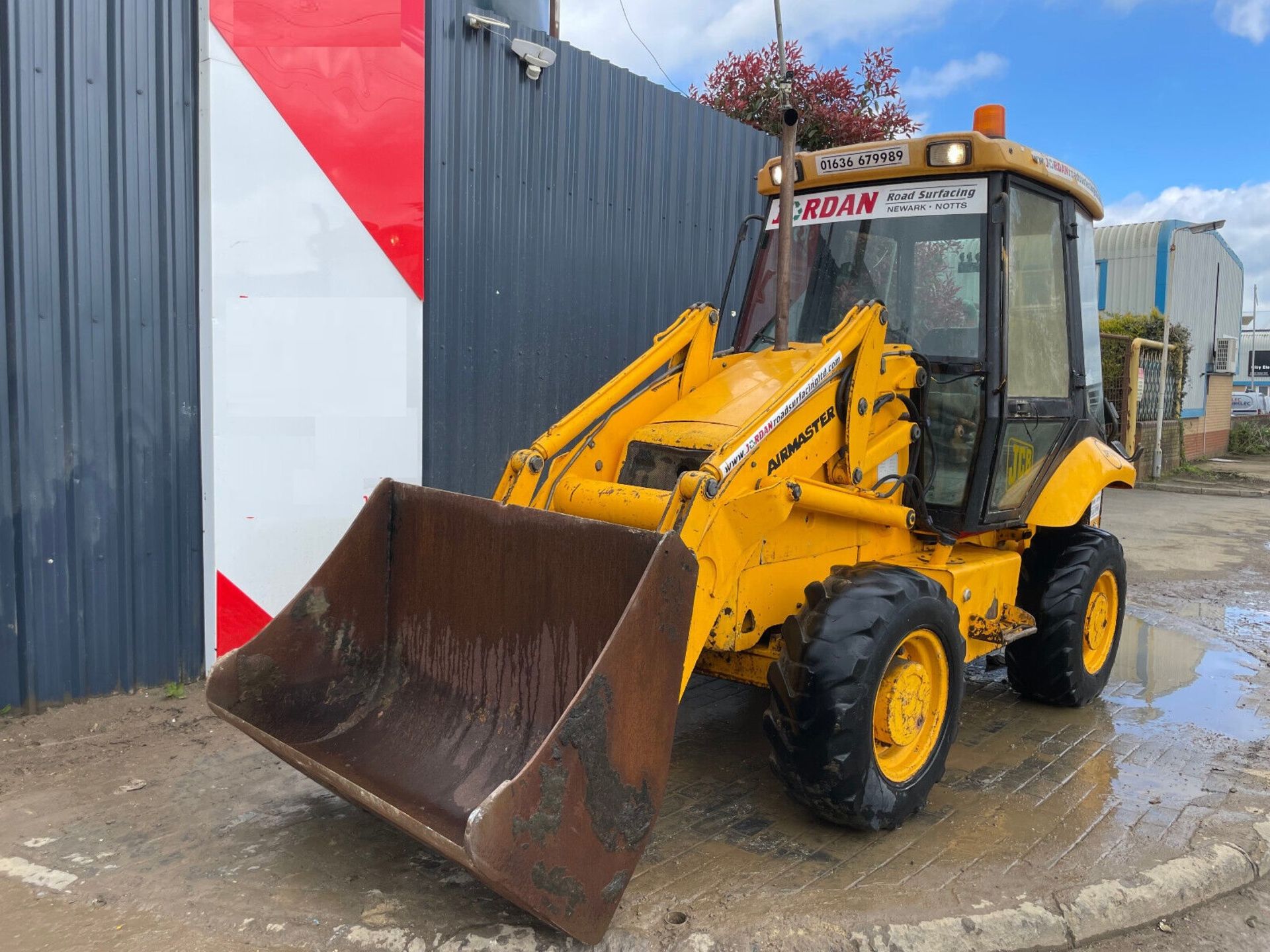 2002 JCB 2CX AIRMASTER: 4X4 LOADER WITH MANUAL GEARBOX POWER - Image 11 of 12