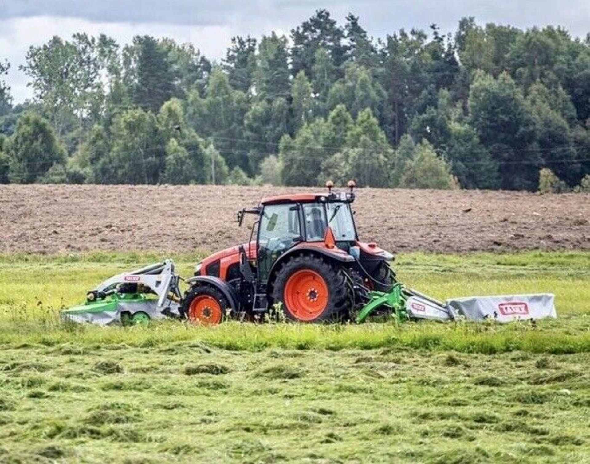 STOCKED AND LOADED: 10FT ( 3.2M ) REAR MOWERS READY FOR HEAVY-DUTY ACTION - Image 7 of 9