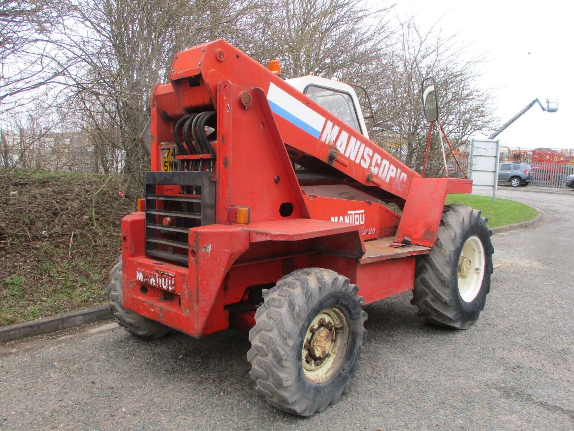 TURBOCHARGED TITAN: MANITOU MT425 TELEHANDLER, 2.5-TON LIFT POWER - Image 7 of 15