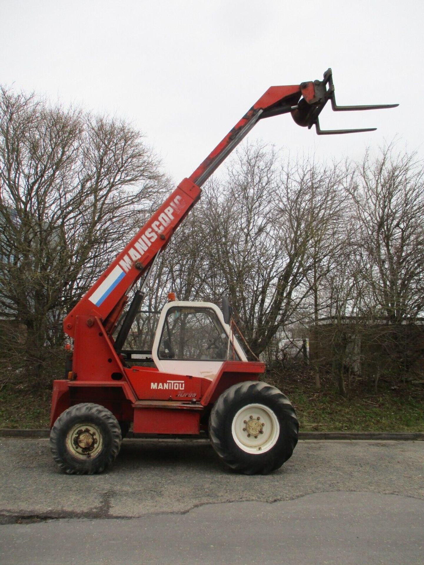 MANITOU 425: POWER PACKED 2.5 TON TURBO DIESEL TELEHANDLER - Image 3 of 15