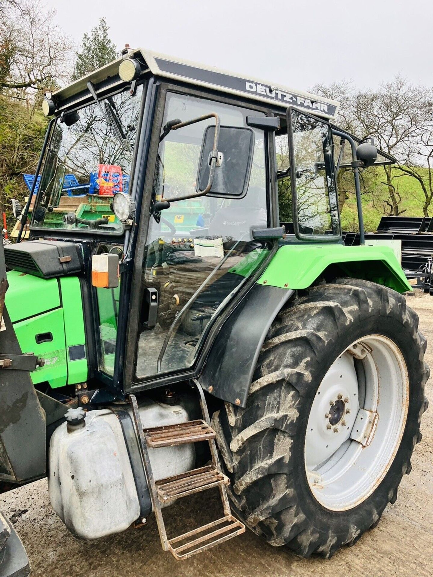 DEUTZ FAHR AGROXTRA 4.47 WITH A QUICKE Q950 LOADER. - Image 4 of 14