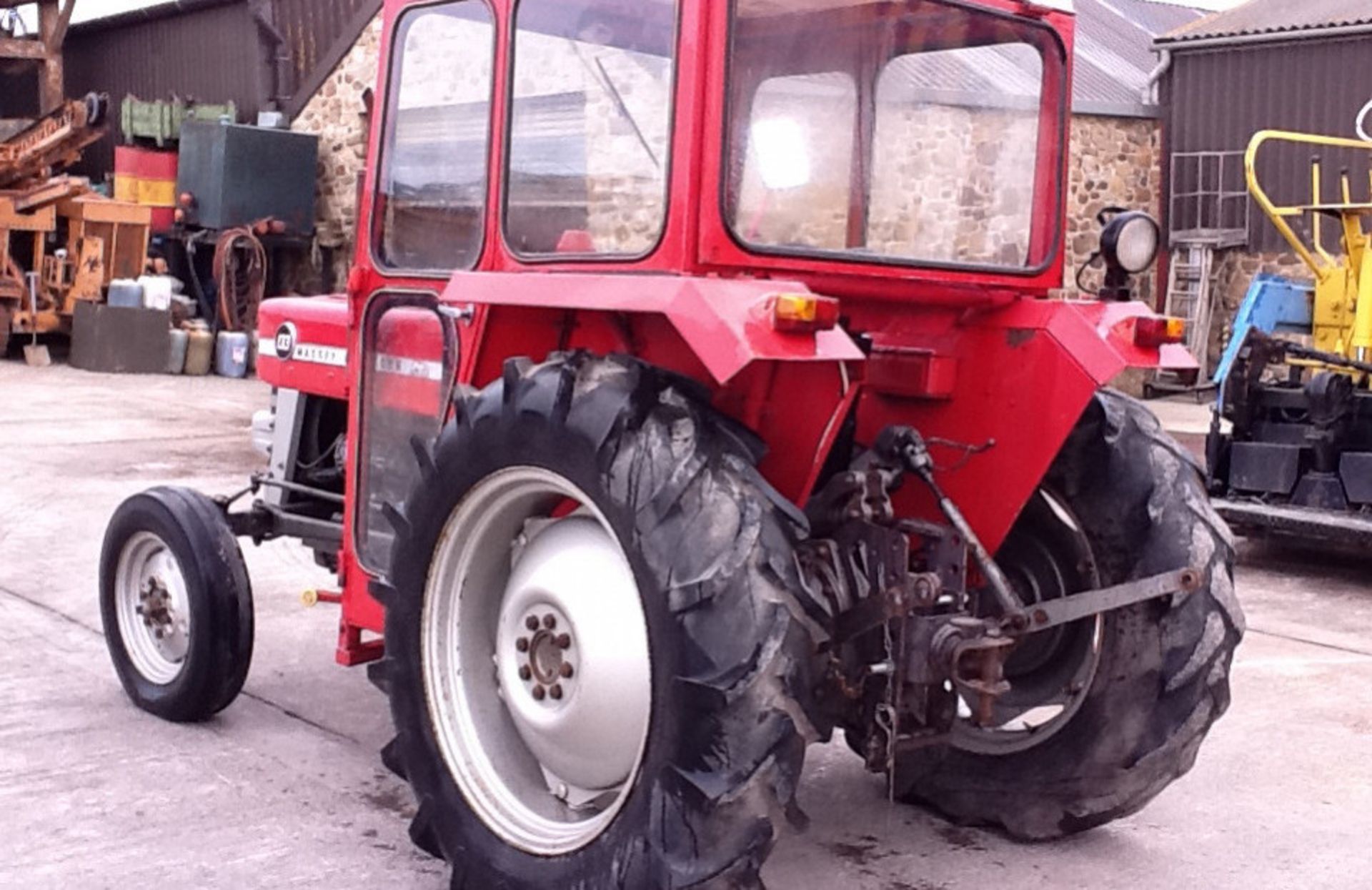 MF 133. 4×2 AG TRACTOR