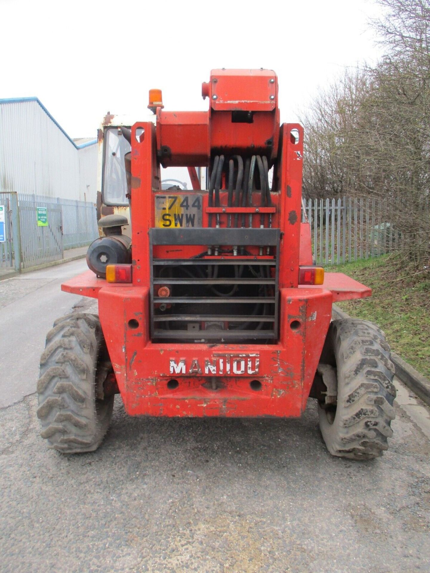 MANITOU 425: POWER PACKED 2.5 TON TURBO DIESEL TELEHANDLER - Image 13 of 15