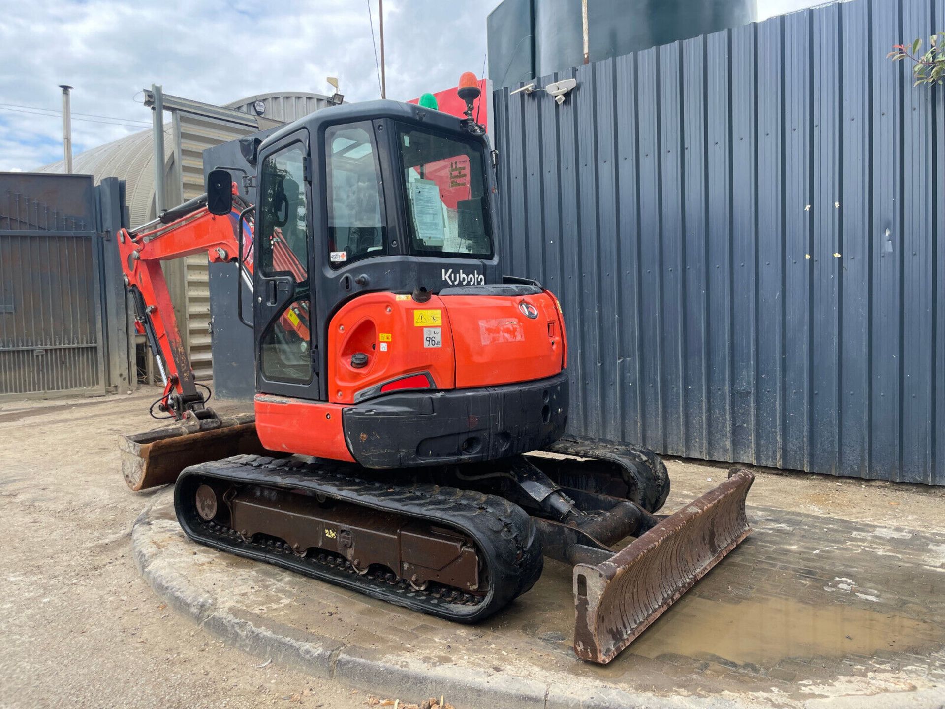 2015 KUBOTA U48-4: 3450 HOURS OF MINI EXCAVATOR EXCELLENCE - Image 2 of 12