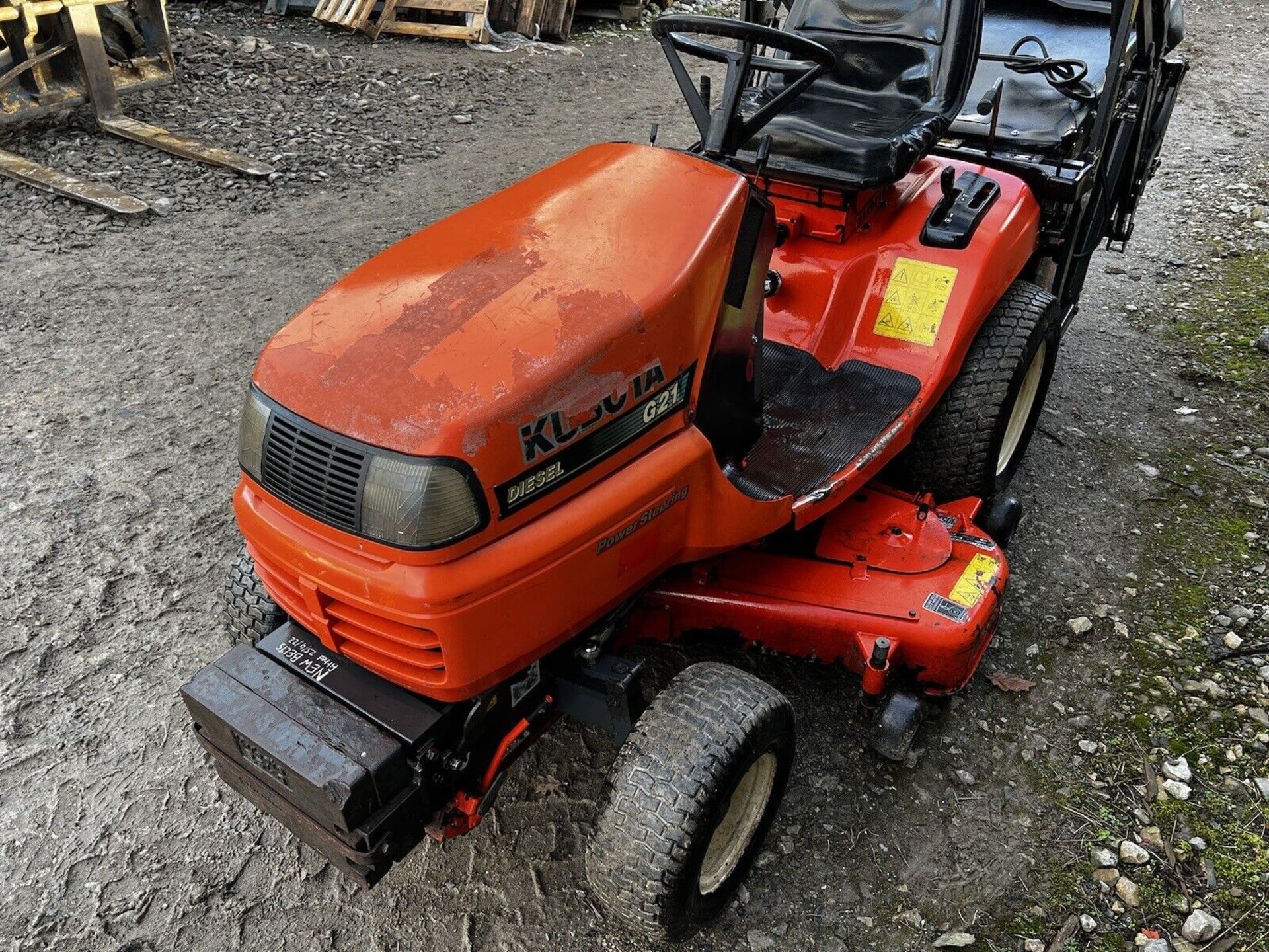 TERRAIN TAMER: KUBOTA G21 DIESEL MOWER MASTERS WITH HYDRAULIC TIP - Image 8 of 11