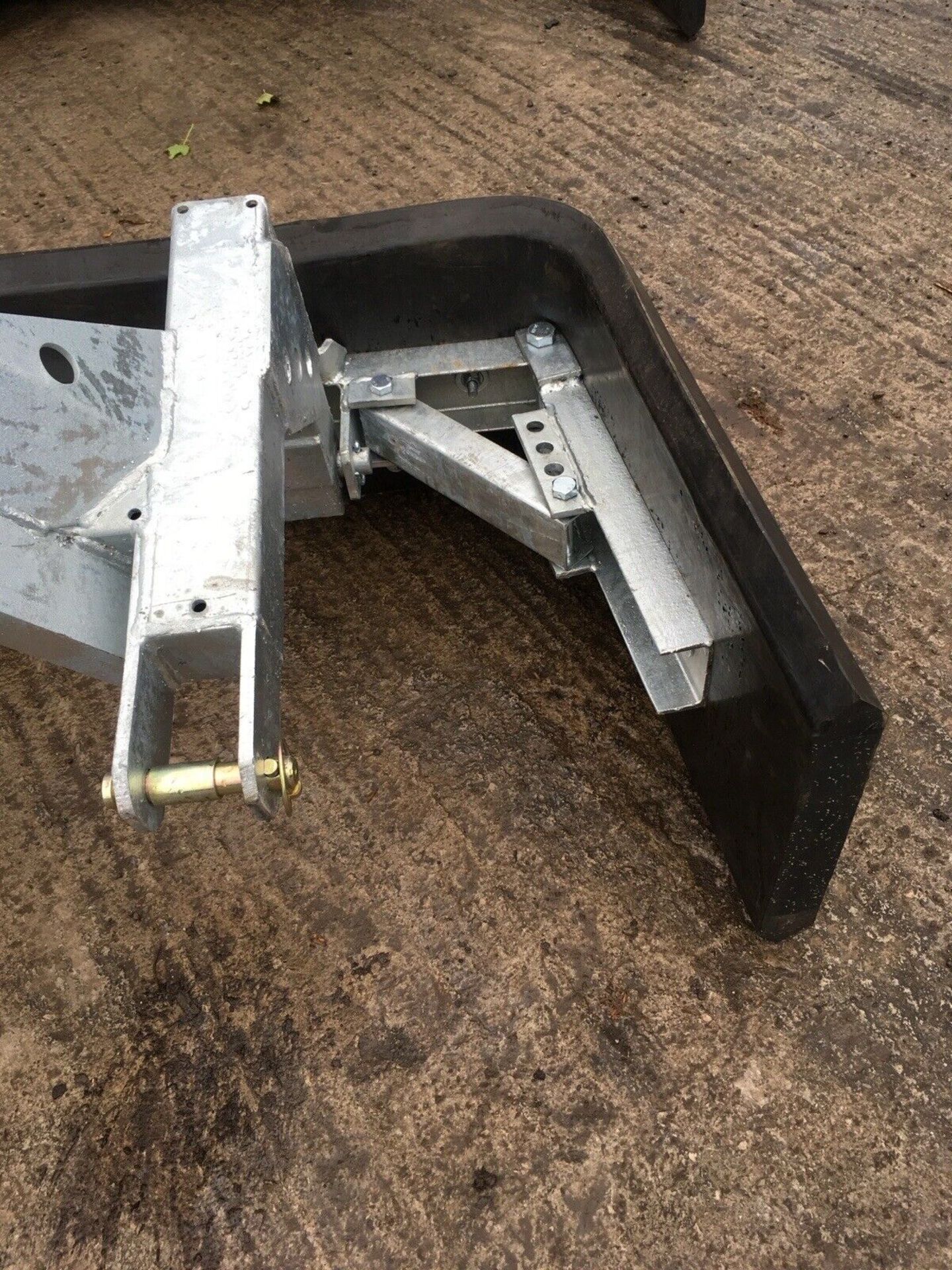 RUGGED DUAL-USE GALVANIZED MUCK SCRAPER - Image 2 of 6