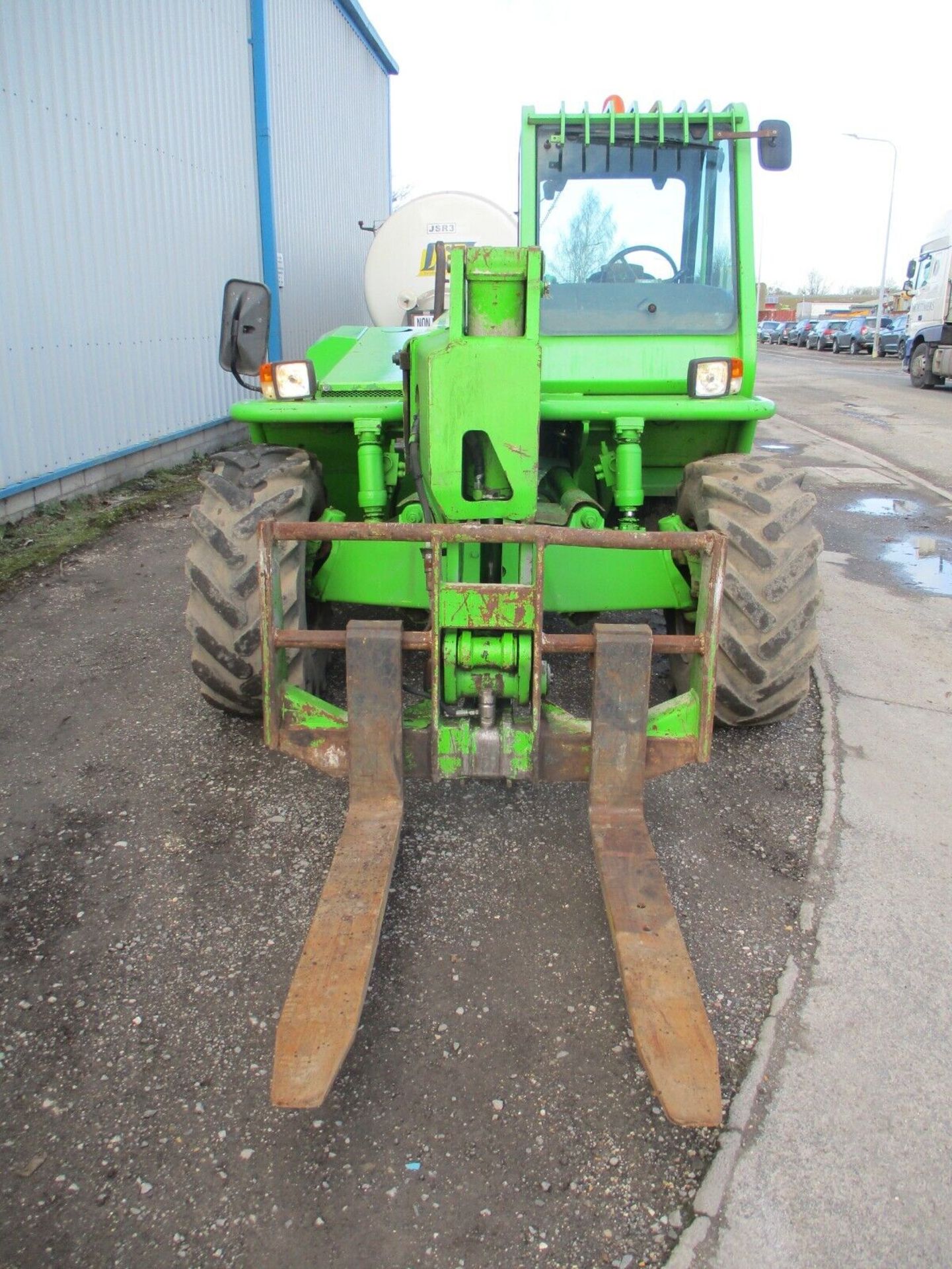 HEAVY LIFTING MASTERY: MERLO P60.10 TELEHANDLER, 6-TON LIFT POWER - Image 8 of 12