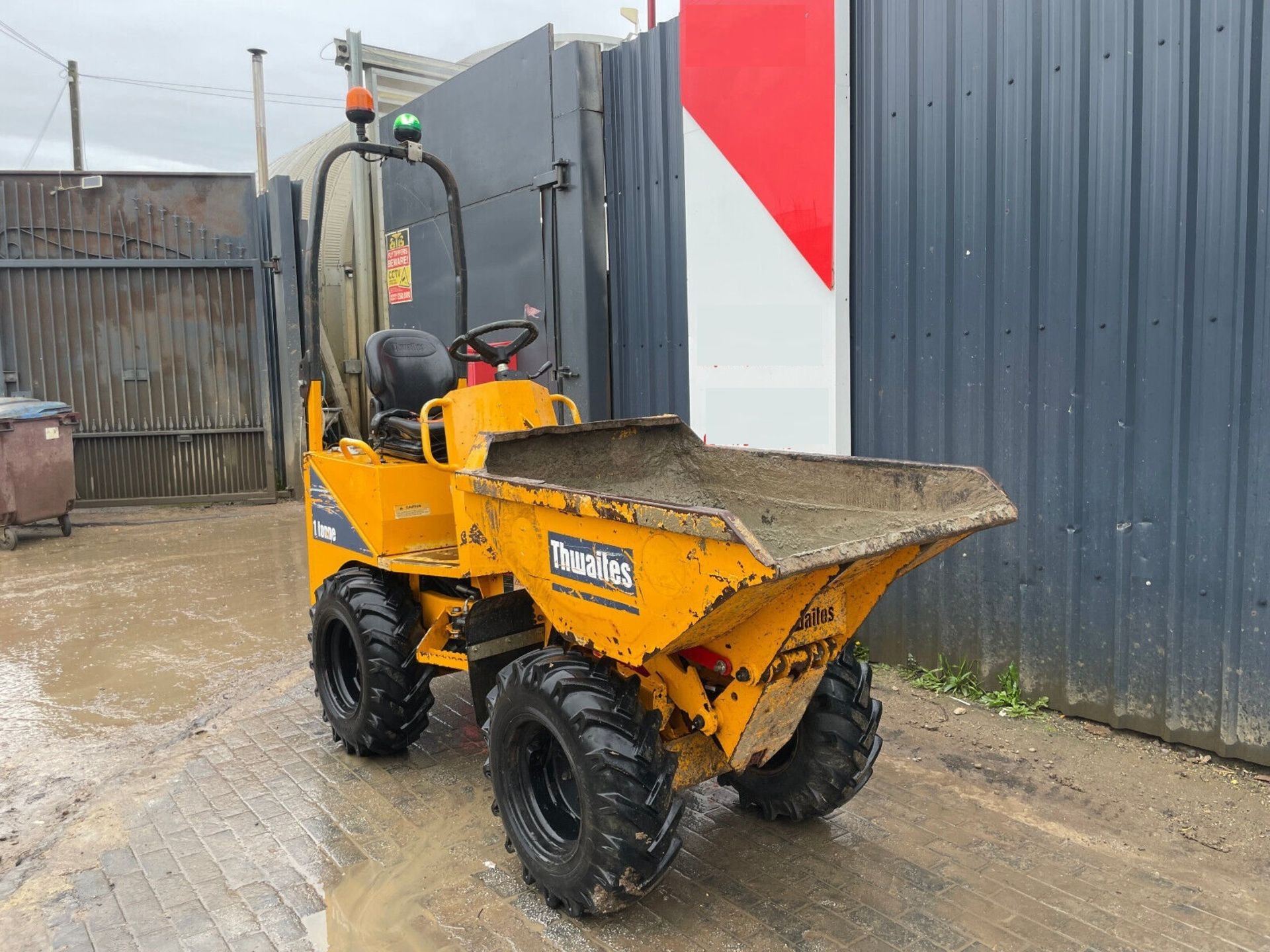 2016 THWAITES 1 TONNE DUMPER: ROBUST PERFORMANCE AND LOW HOURS - Image 4 of 8