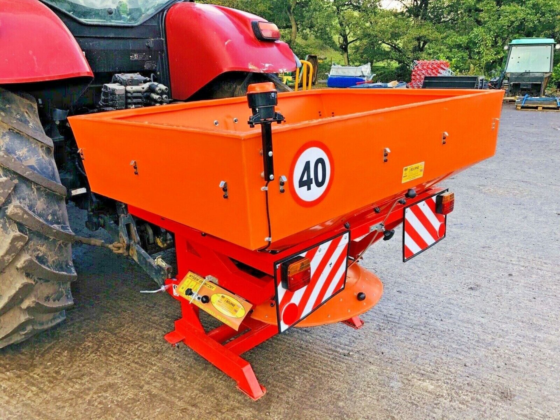 COMPLETE GRITTING SOLUTION: ROAD-READY SALT SPREADER 1200L - Image 7 of 11