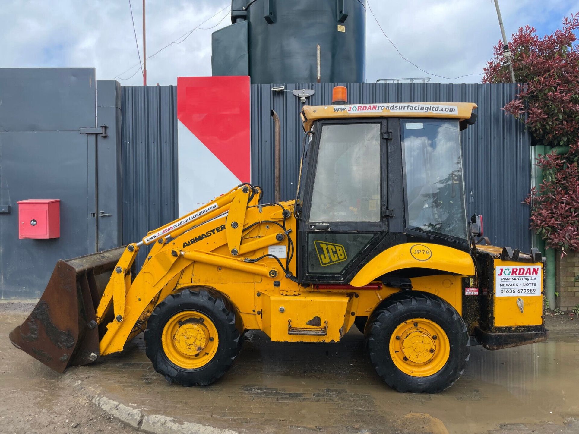 2002 JCB 2CX AIRMASTER: 4X4 LOADER WITH MANUAL GEARBOX POWER - Image 3 of 12