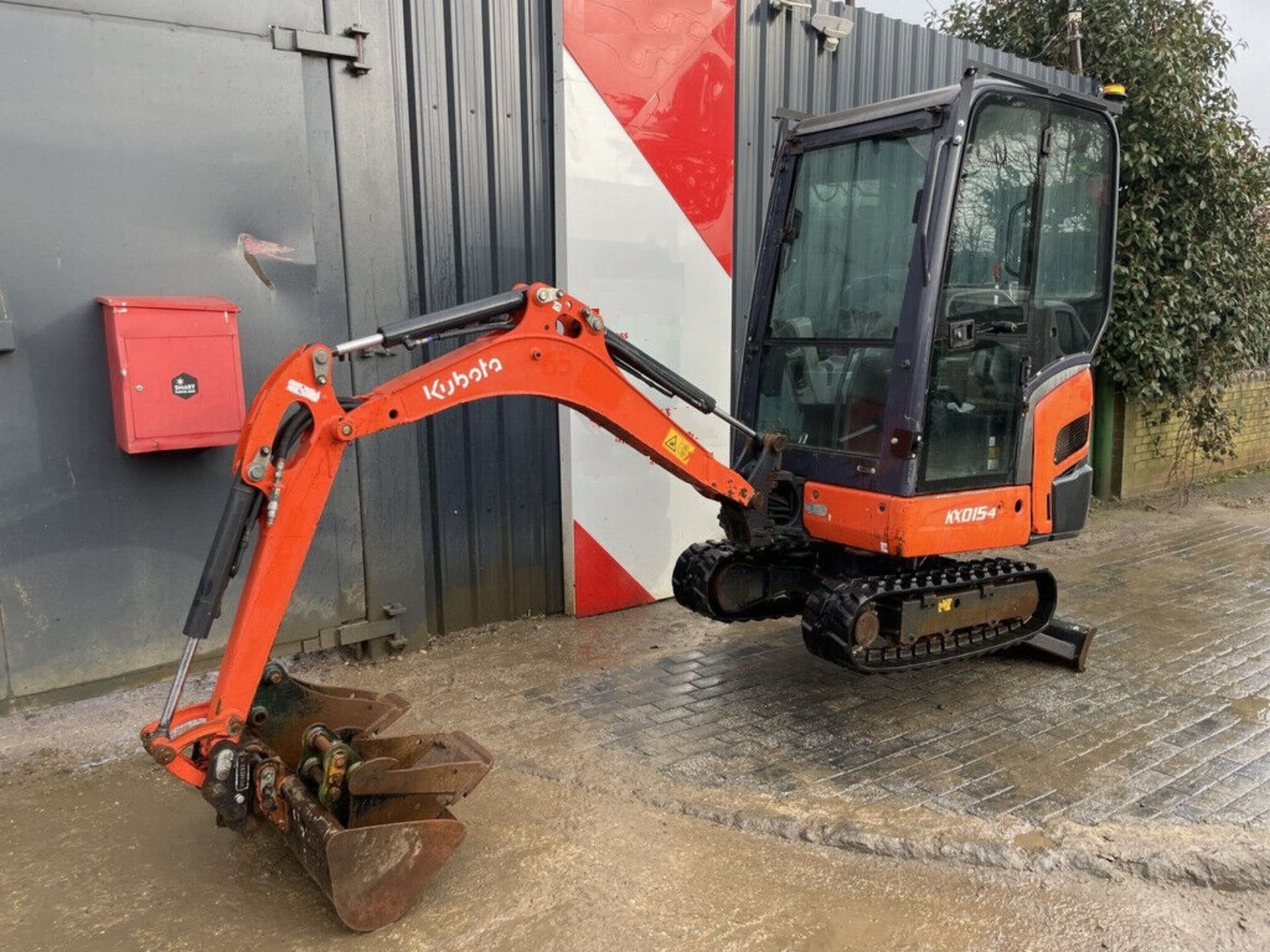 COMPACT POWERHOUSE: KUBOTA KX015-4 MINI DIGGER - Image 2 of 11