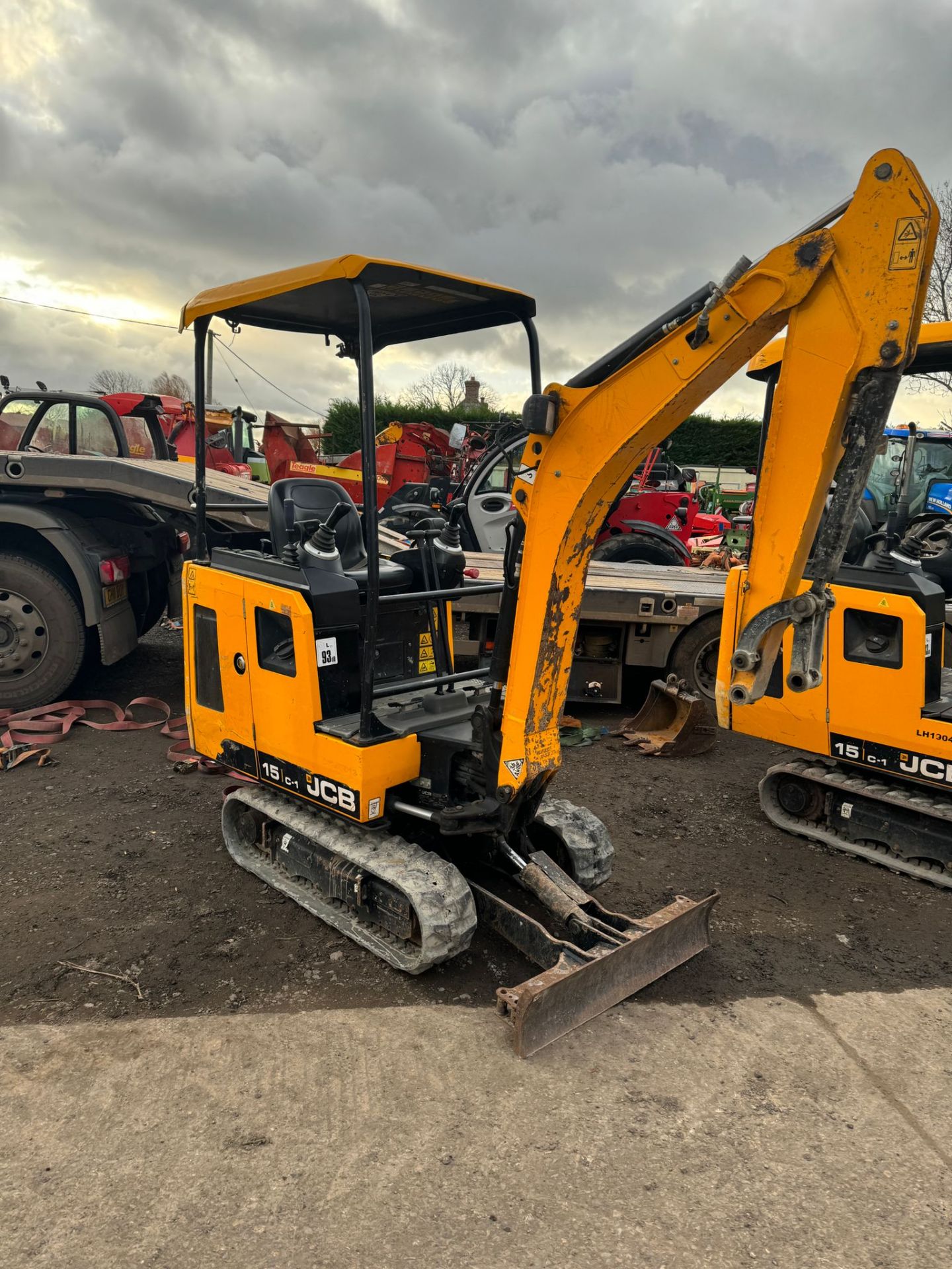 JCB 15C-1 MINI DIGGER. - Image 12 of 15