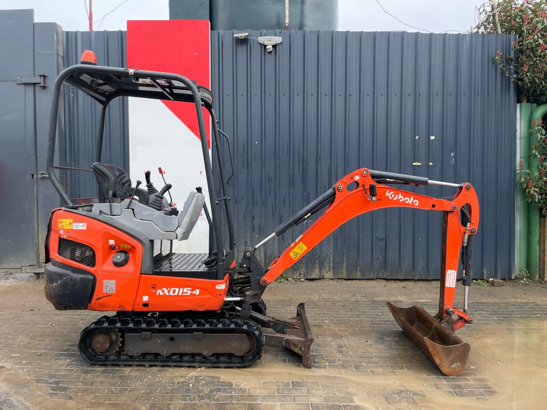 KUBOTA KX015-4: 2017 MODEL WITH 2357 HOURS OF RELIABILITY - Image 5 of 12