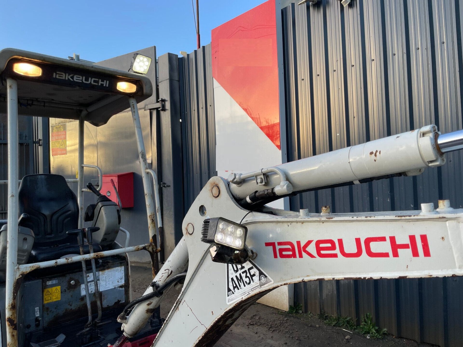 2015 TAKEUCHI TB216: UNLEASHING PRECISION WITH 1910 PROVEN HOURS - Image 3 of 12