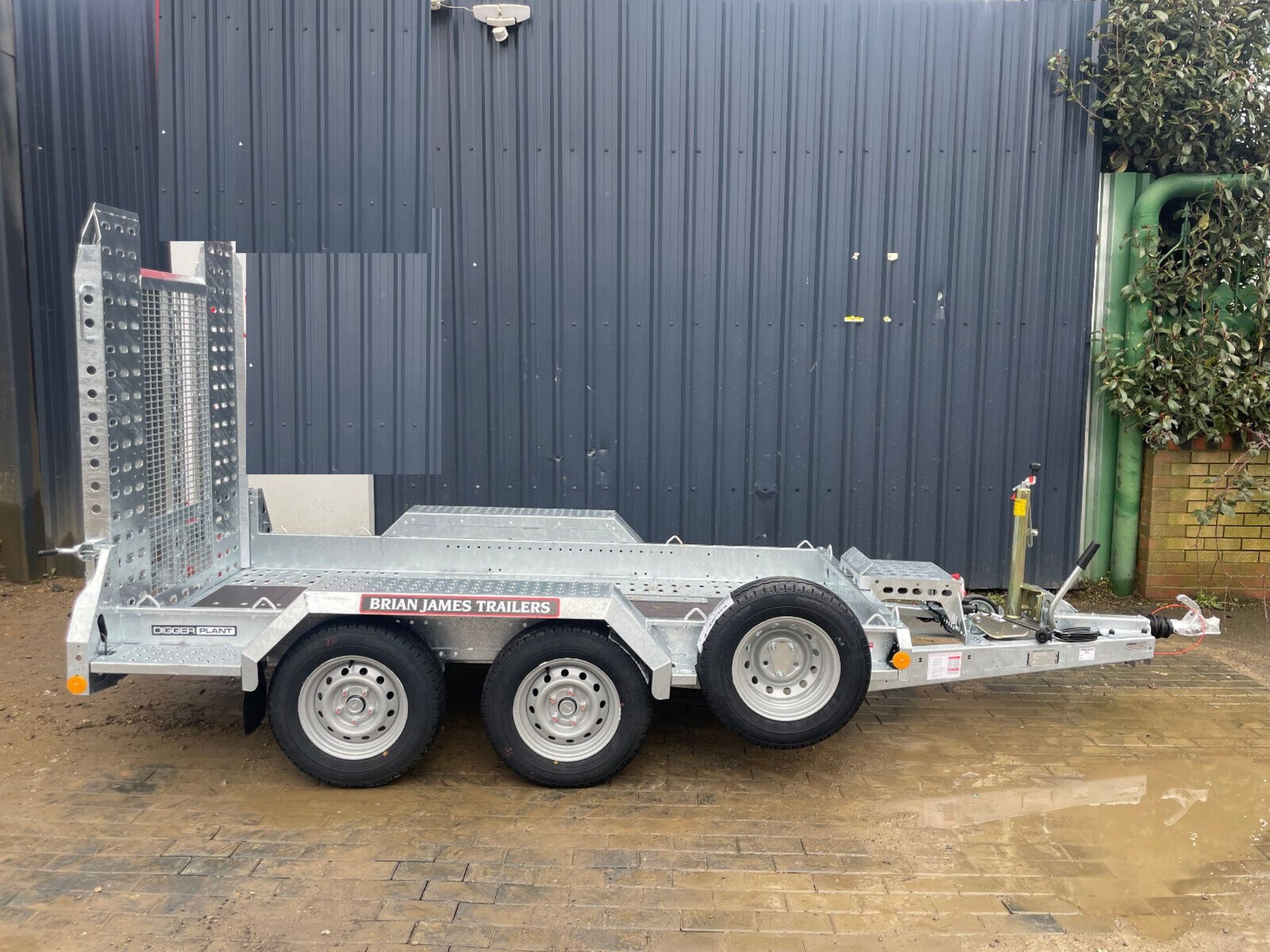 COMPACT DOMINANCE: 2023 2700KG TRAILER - NEW, UNUSED, UNMATCHED - Image 10 of 11