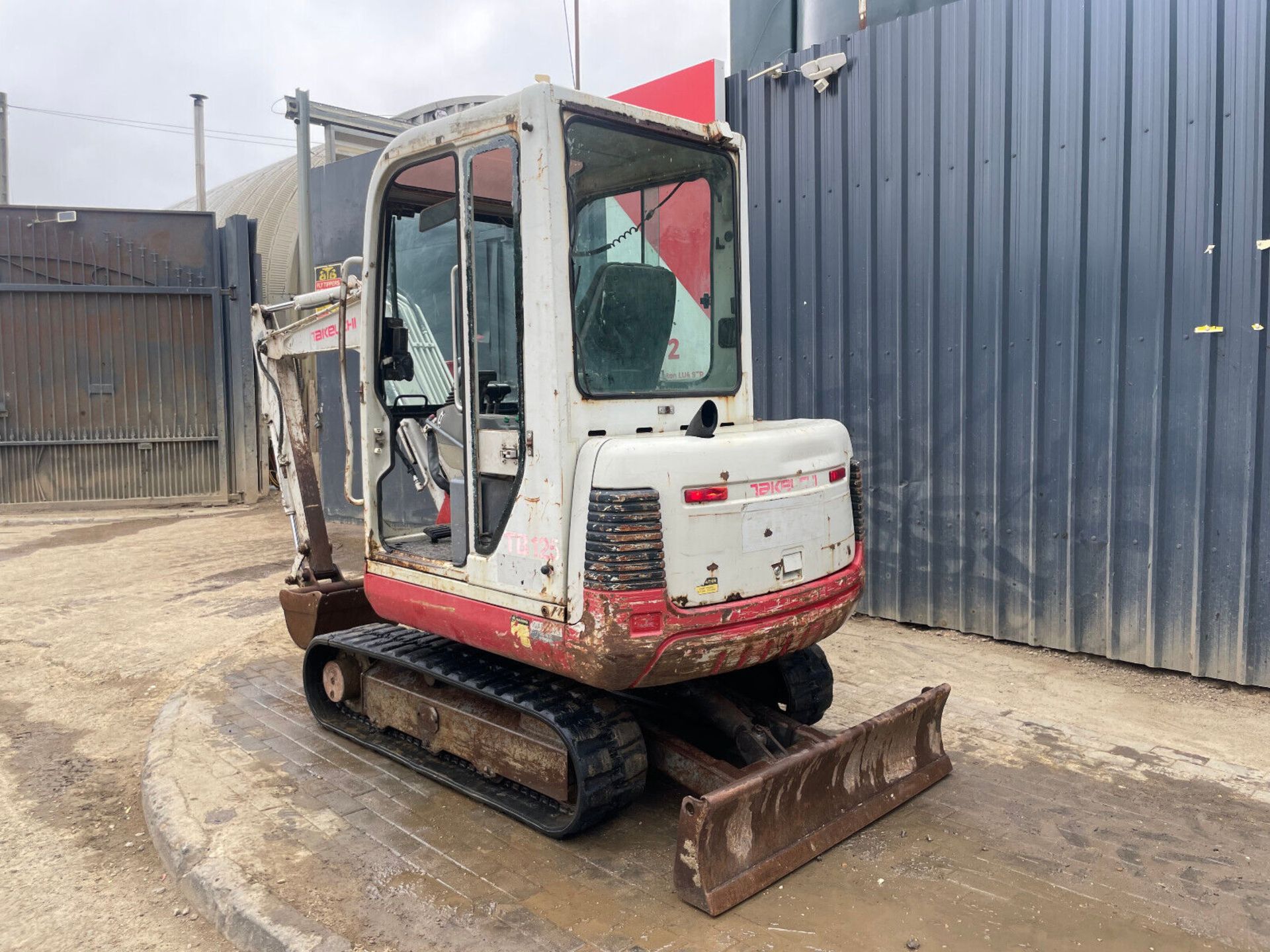 2008 TAKEUCHI TB125: PRECISION AT ITS PEAK WITH 3516 PROVEN HOURS - Image 10 of 10