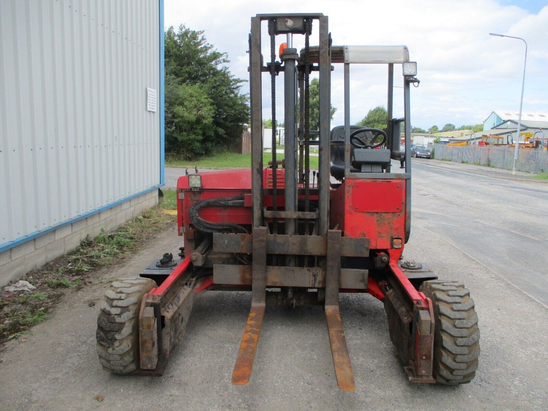 2005 MOFFETT MOUNTY M5 20.3: VERSATILE 2-TON LIFTER - Image 3 of 10