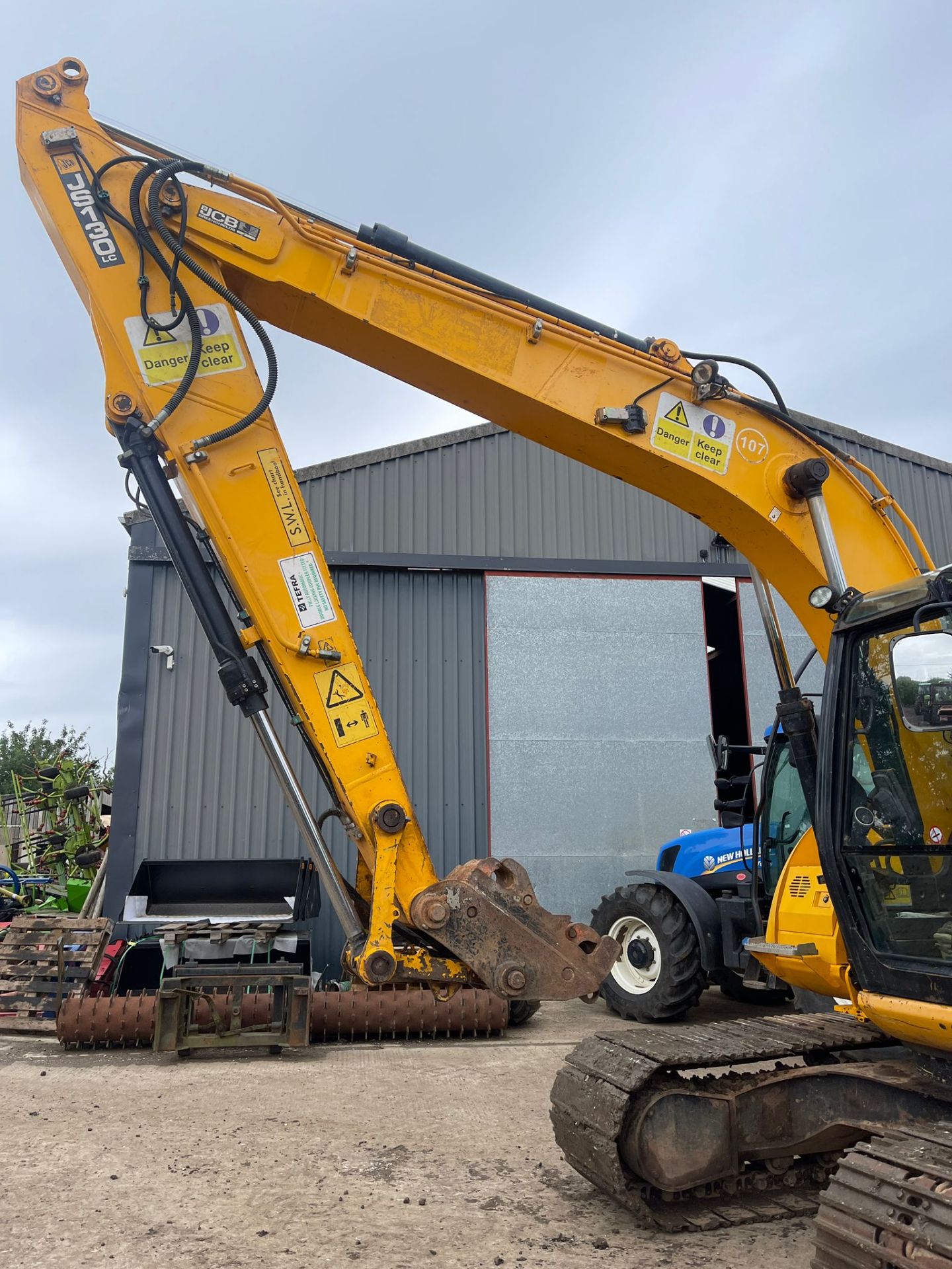 JCB JS130 DIGGER. - Image 8 of 16