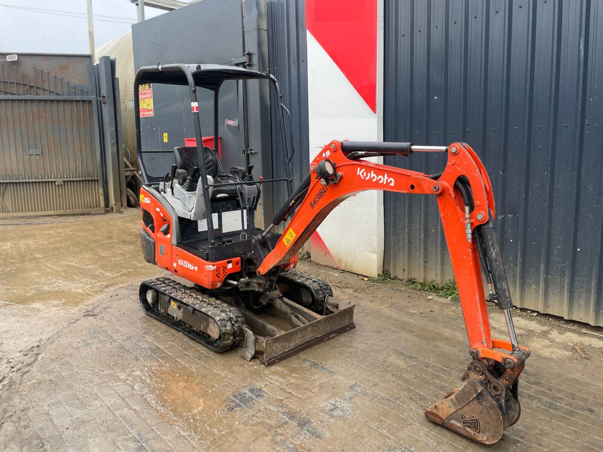 2015 KUBOTA KX016-4: UNLEASH EFFICIENCY WITH 2230 PROVEN HOURS - Image 4 of 10