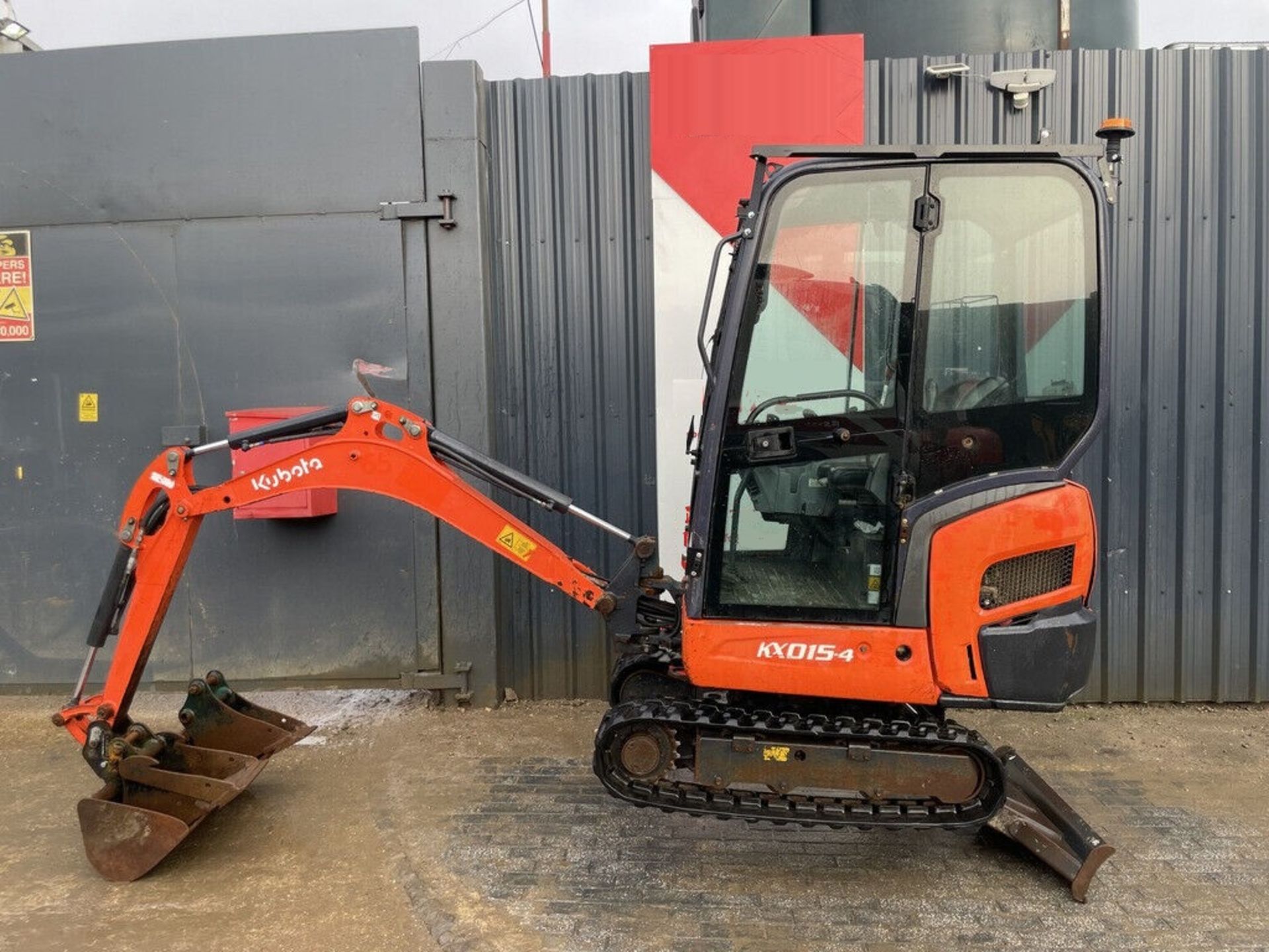 COMPACT POWERHOUSE: KUBOTA KX015-4 MINI DIGGER