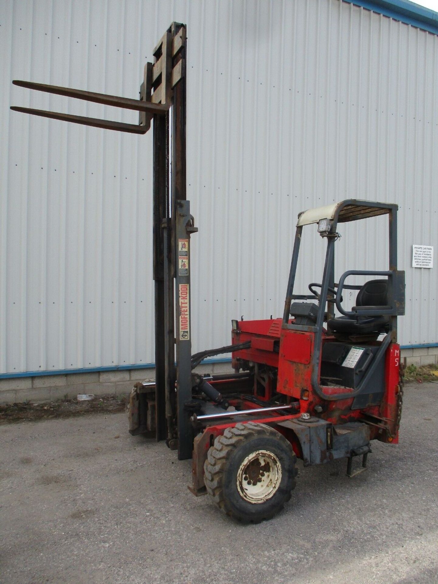 2005 MOFFETT MOUNTY M5 20.3: VERSATILE 2-TON LIFTER - Image 8 of 10