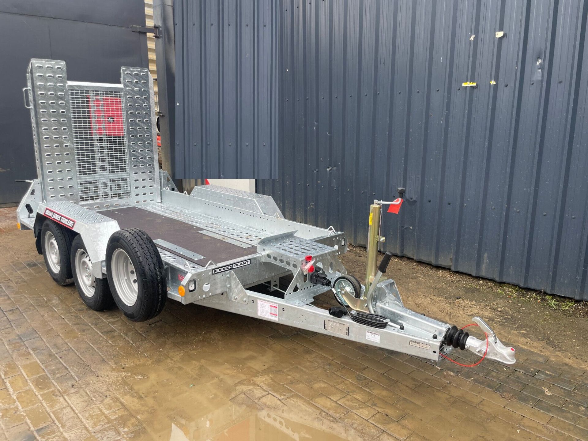 COMPACT DOMINANCE: 2023 2700KG TRAILER - NEW, UNUSED, UNMATCHED - Image 9 of 11